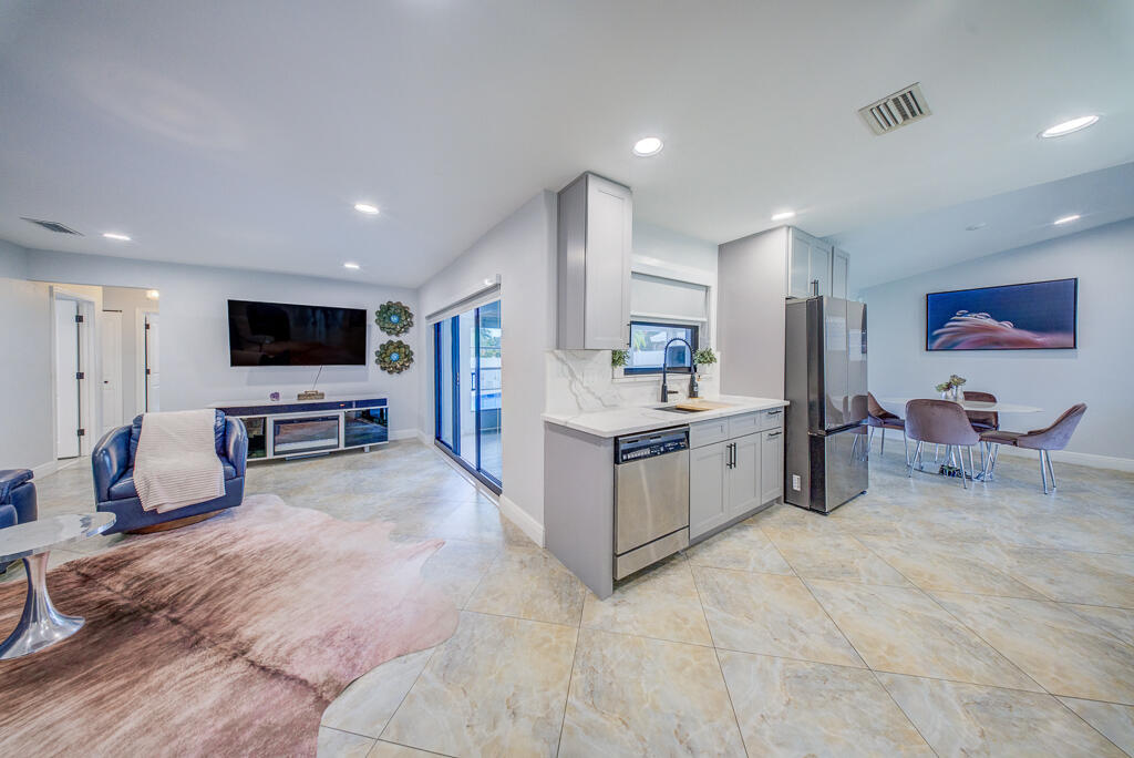 CRYSTAL HEIGHTS - Residential