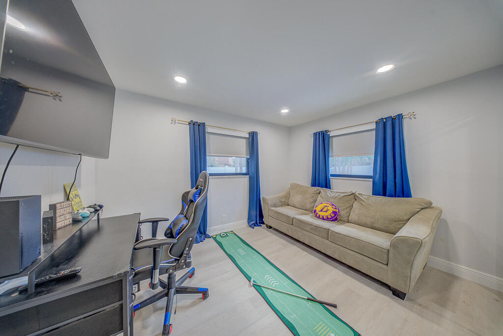 CRYSTAL HEIGHTS - Residential