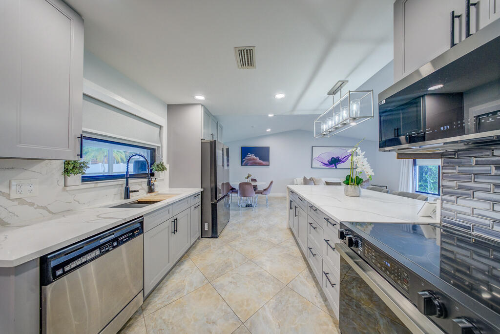 CRYSTAL HEIGHTS - Residential