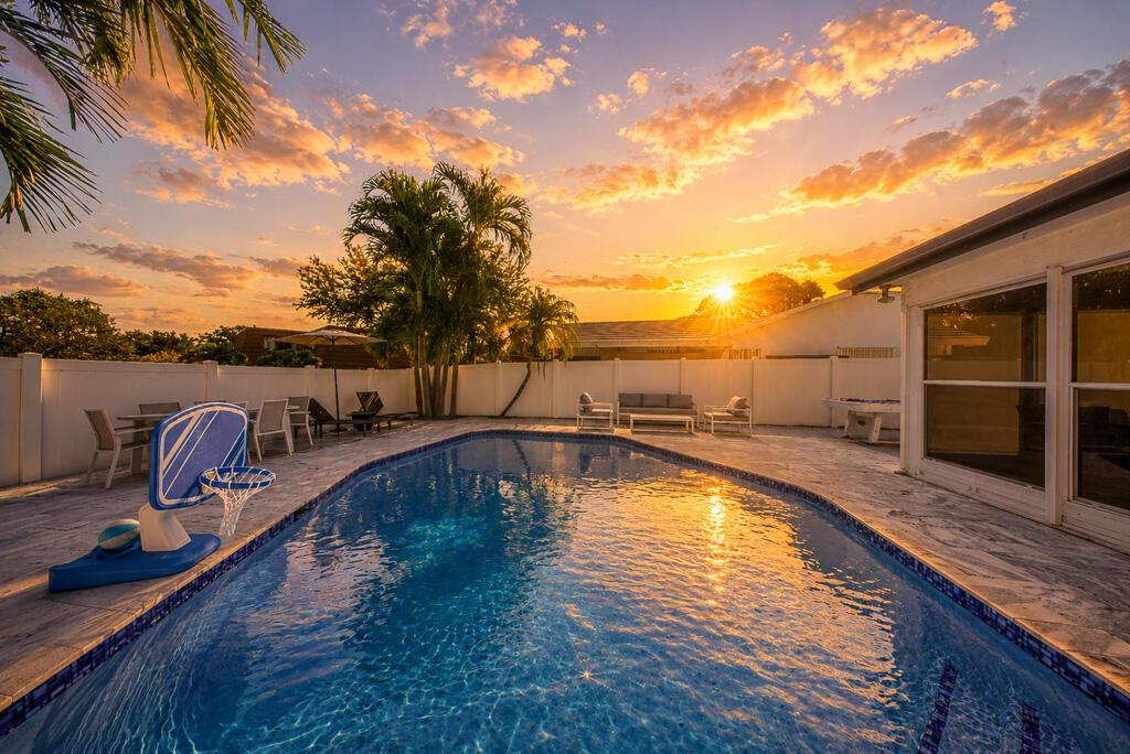 CRYSTAL HEIGHTS - Residential