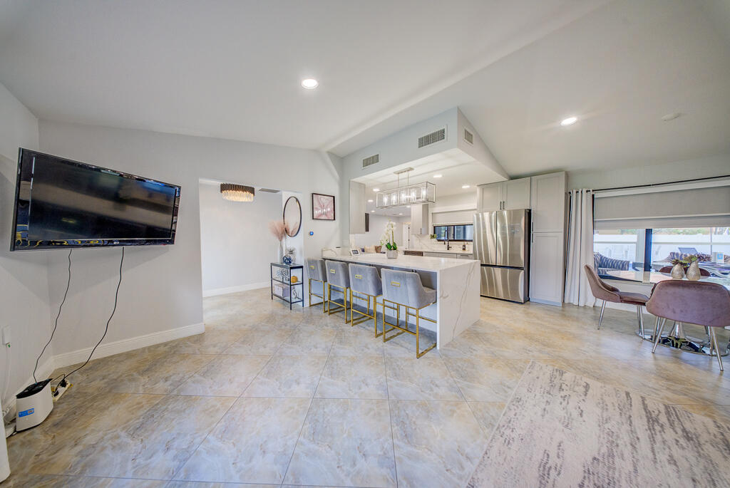 CRYSTAL HEIGHTS - Residential