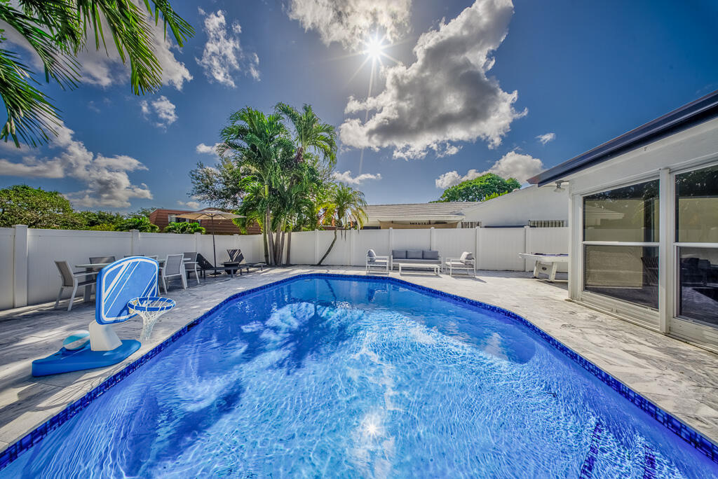 CRYSTAL HEIGHTS - Residential