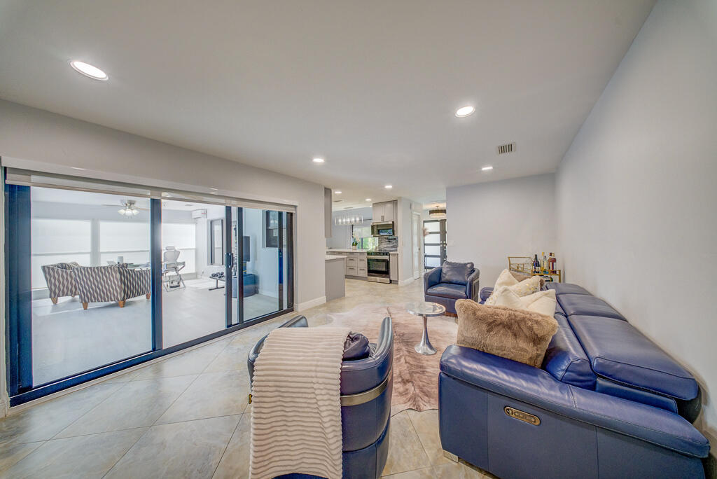CRYSTAL HEIGHTS - Residential