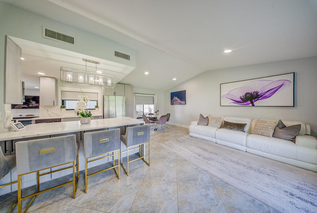 CRYSTAL HEIGHTS - Residential