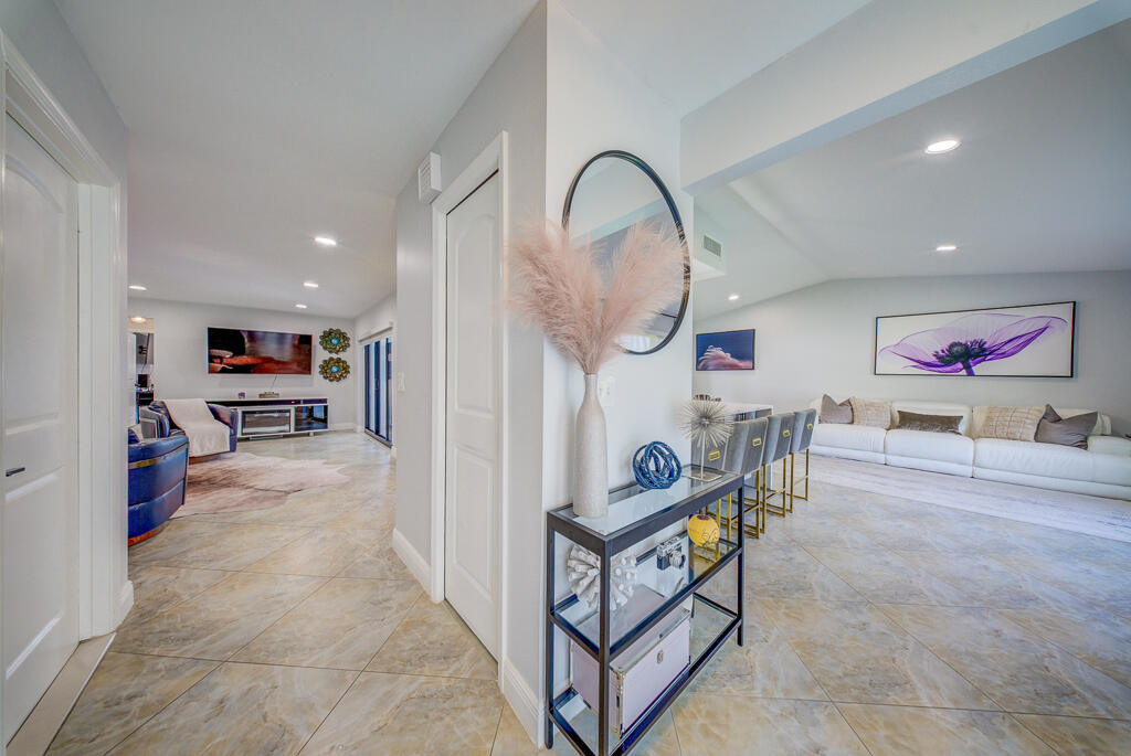 CRYSTAL HEIGHTS - Residential