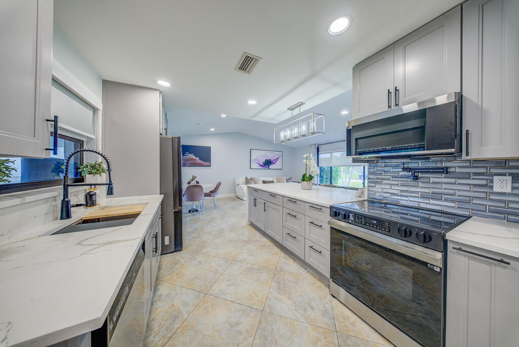 CRYSTAL HEIGHTS - Residential