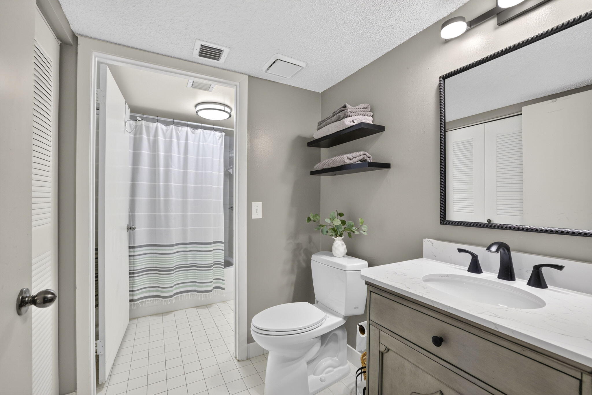 TRENT CONDOMINIUM F - Residential
