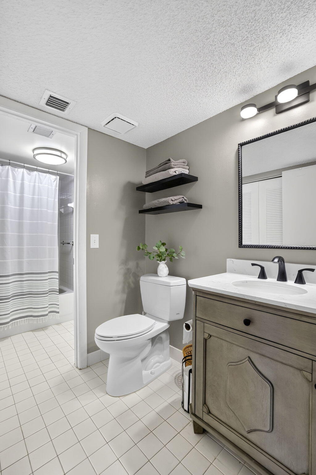 TRENT CONDOMINIUM F - Residential