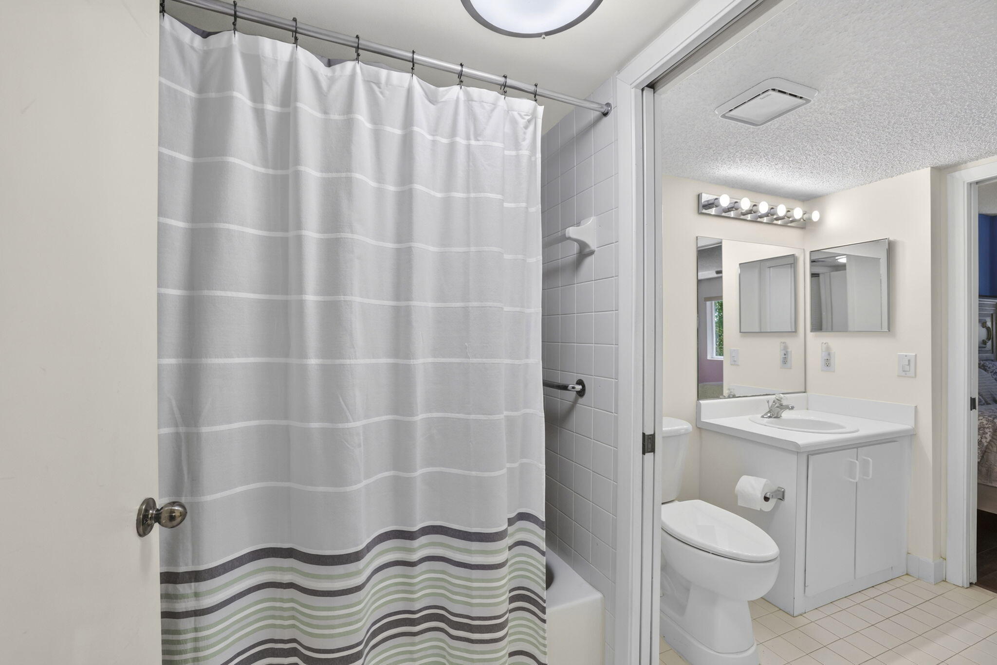 TRENT CONDOMINIUM F - Residential