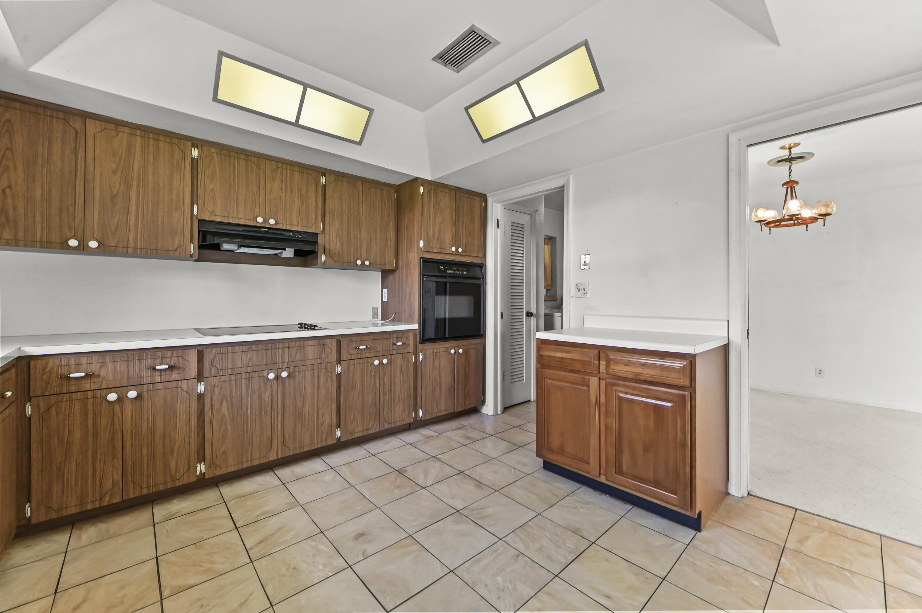 COUNTRY CLUB VILLAGE - Residential
