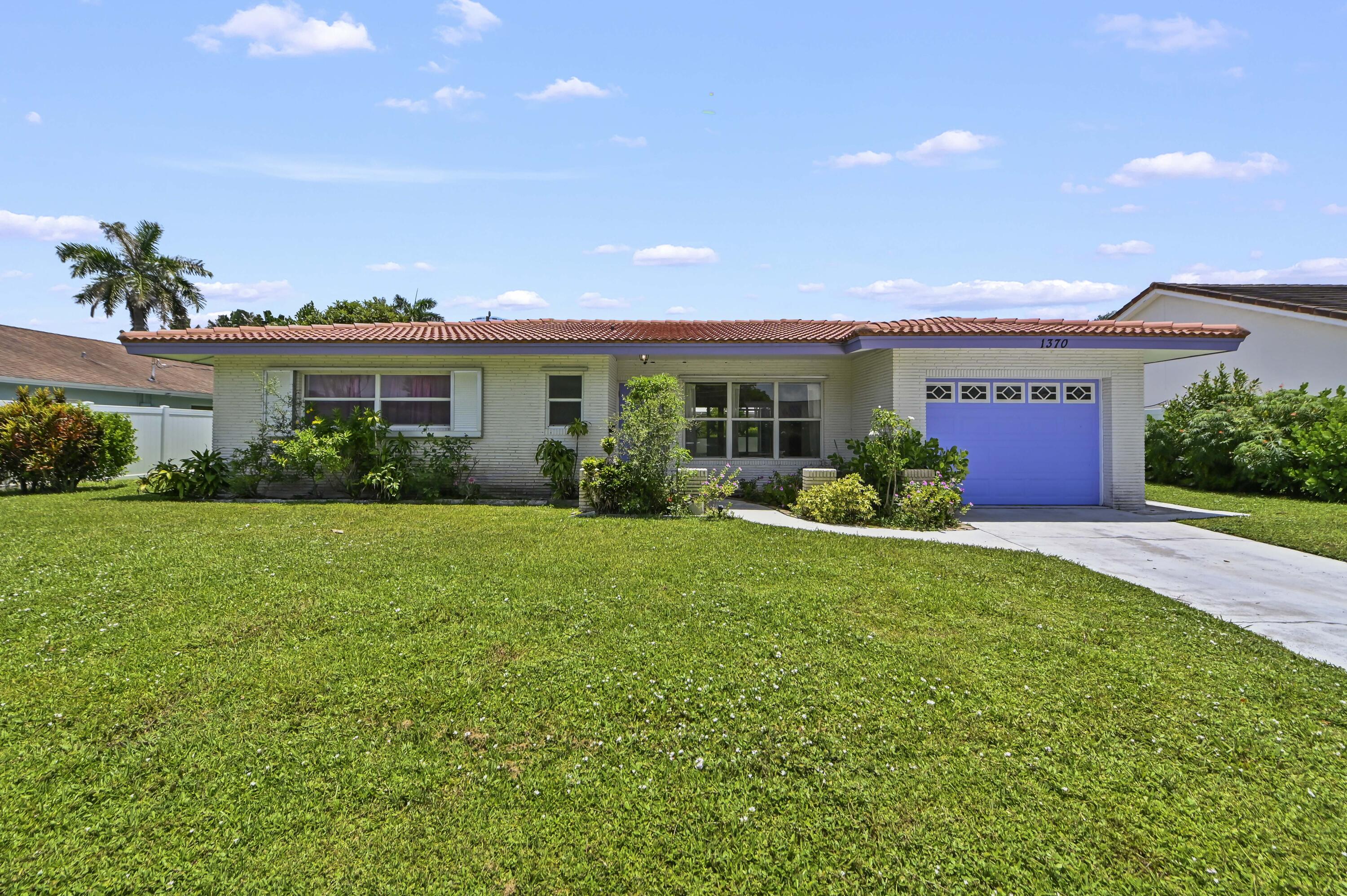 COUNTRY CLUB VILLAGE - Residential