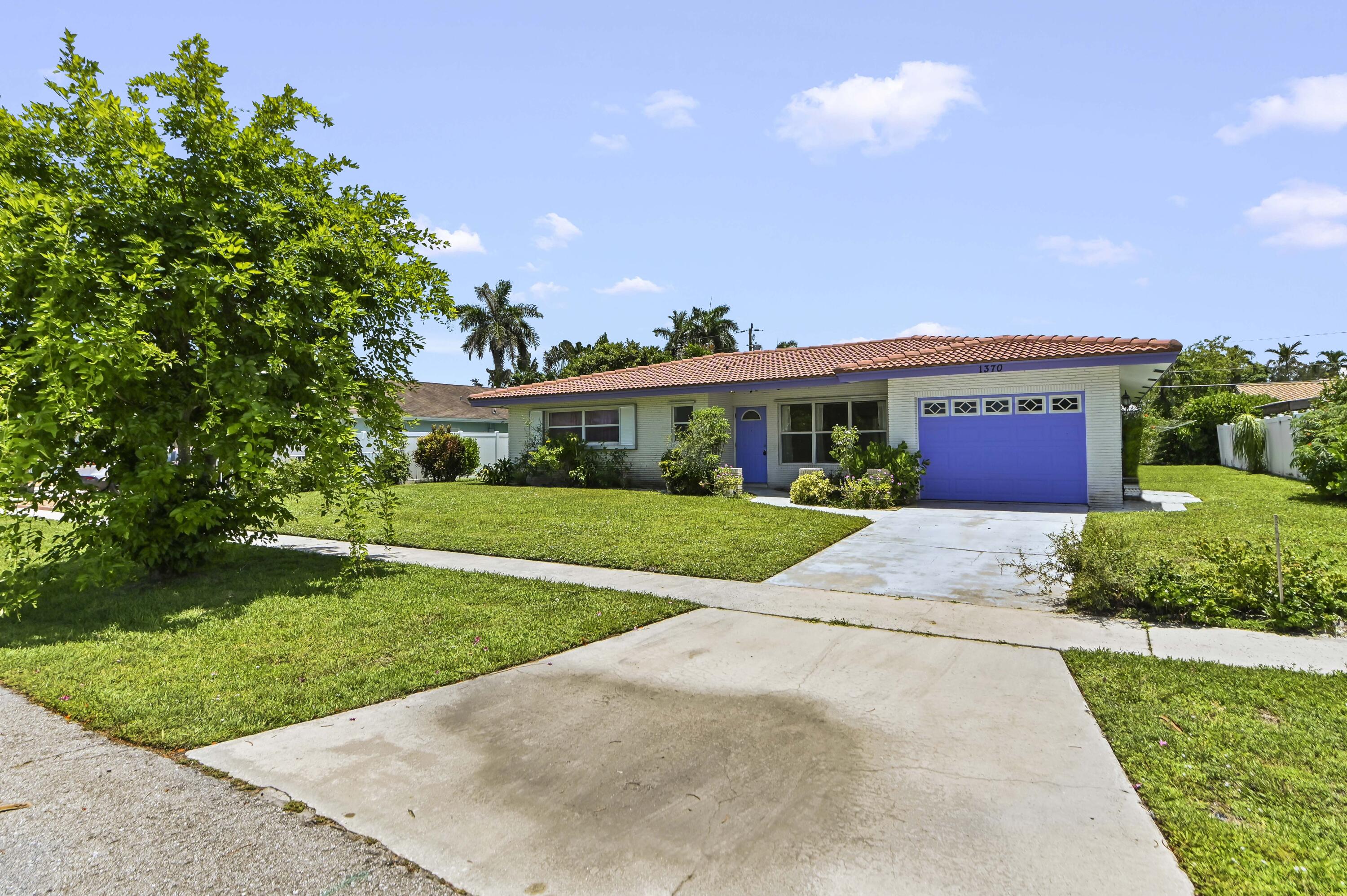 COUNTRY CLUB VILLAGE - Residential