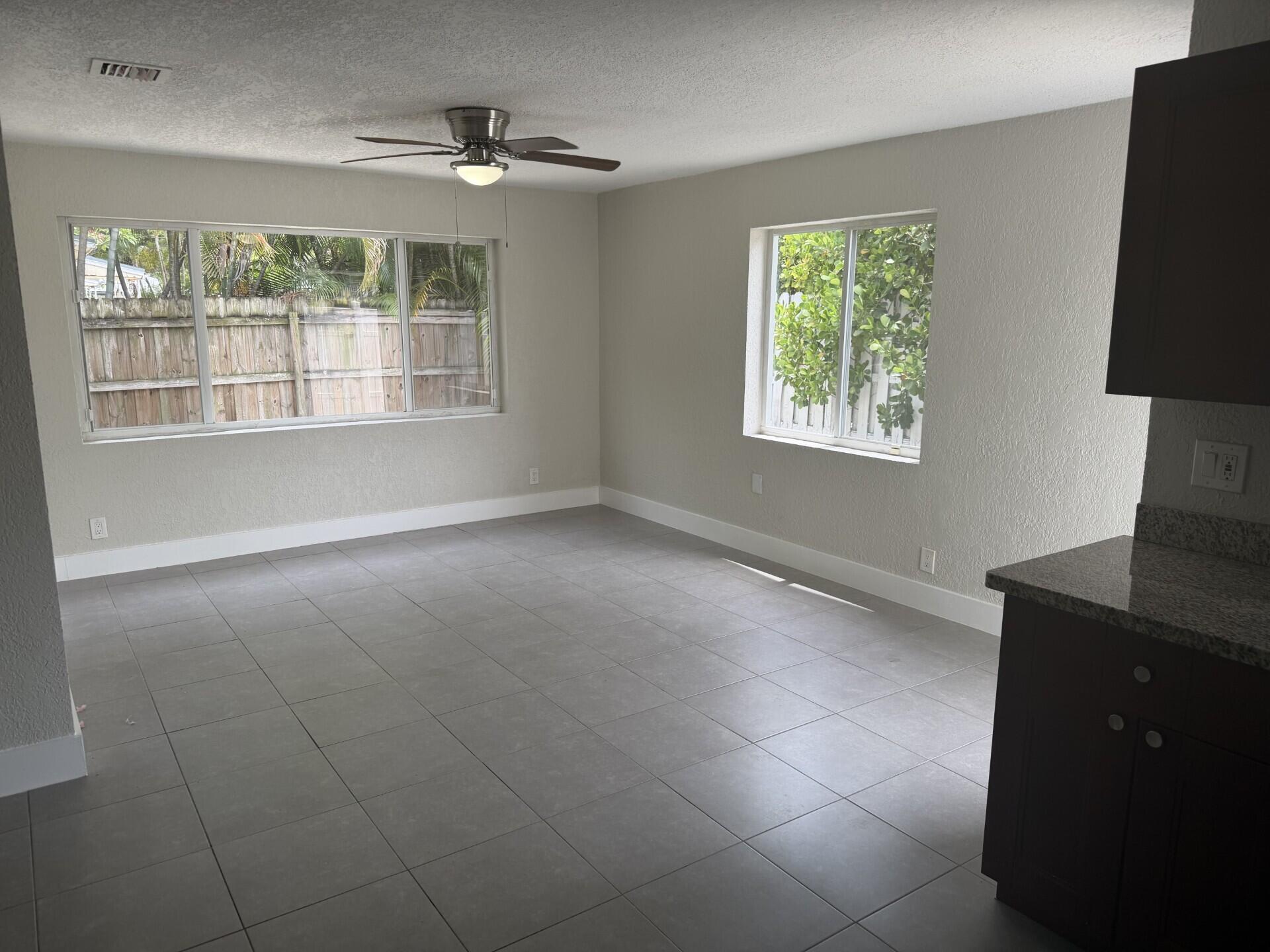 LAUDERDALE PARK 6-33 1/2 - Residential Lease