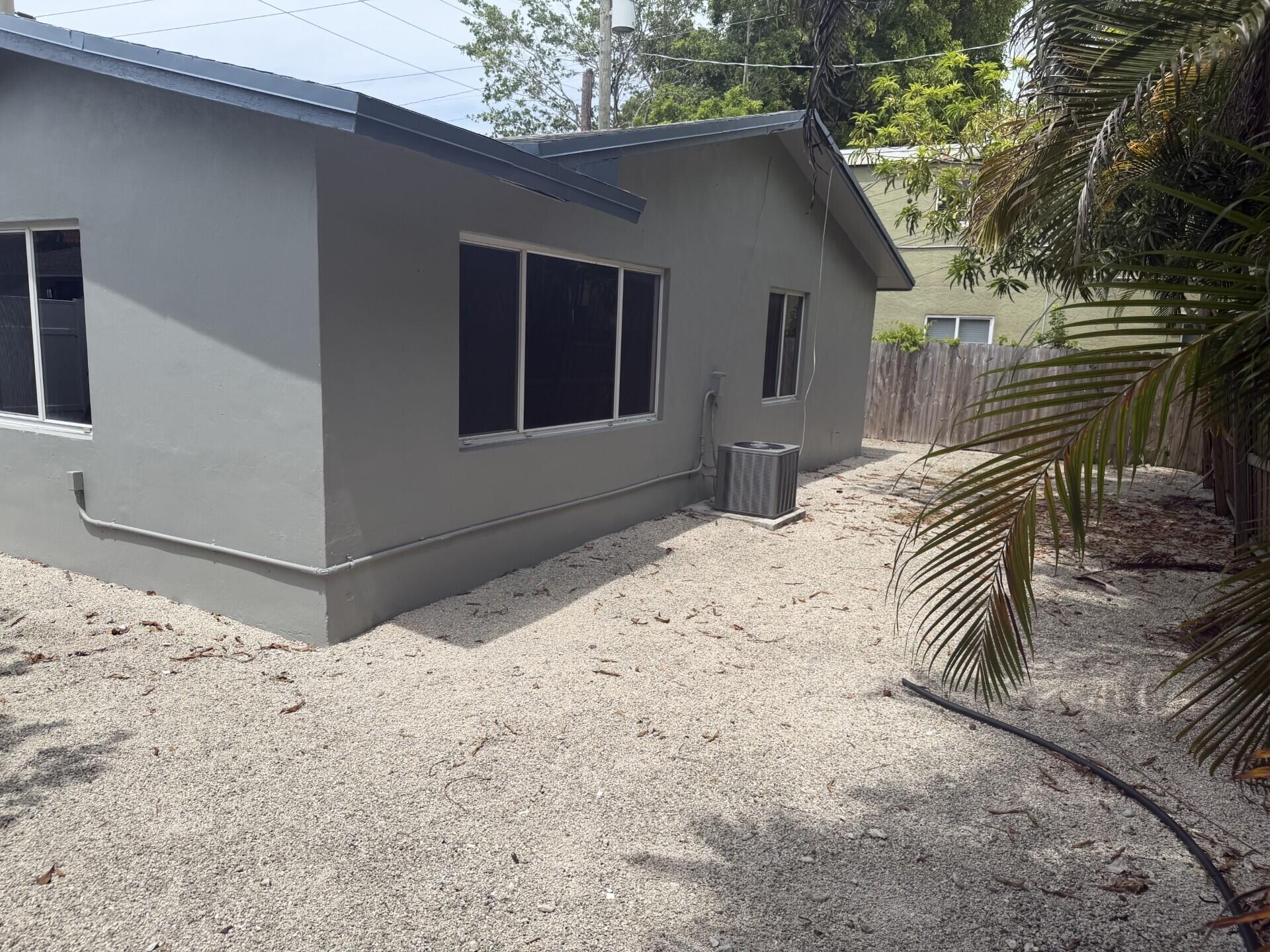 LAUDERDALE PARK 6-33 1/2 - Residential Lease
