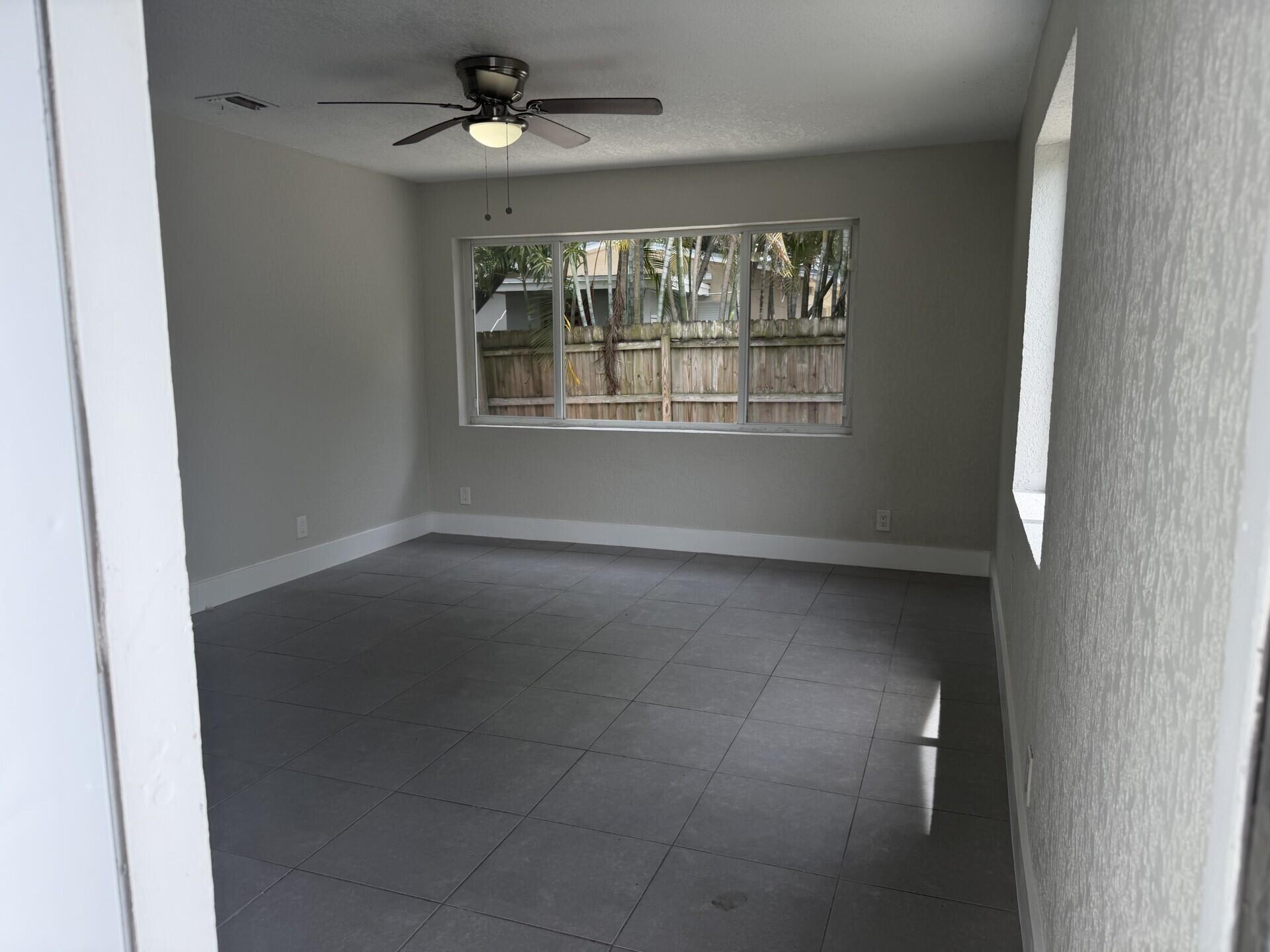 LAUDERDALE PARK 6-33 1/2 - Residential Lease