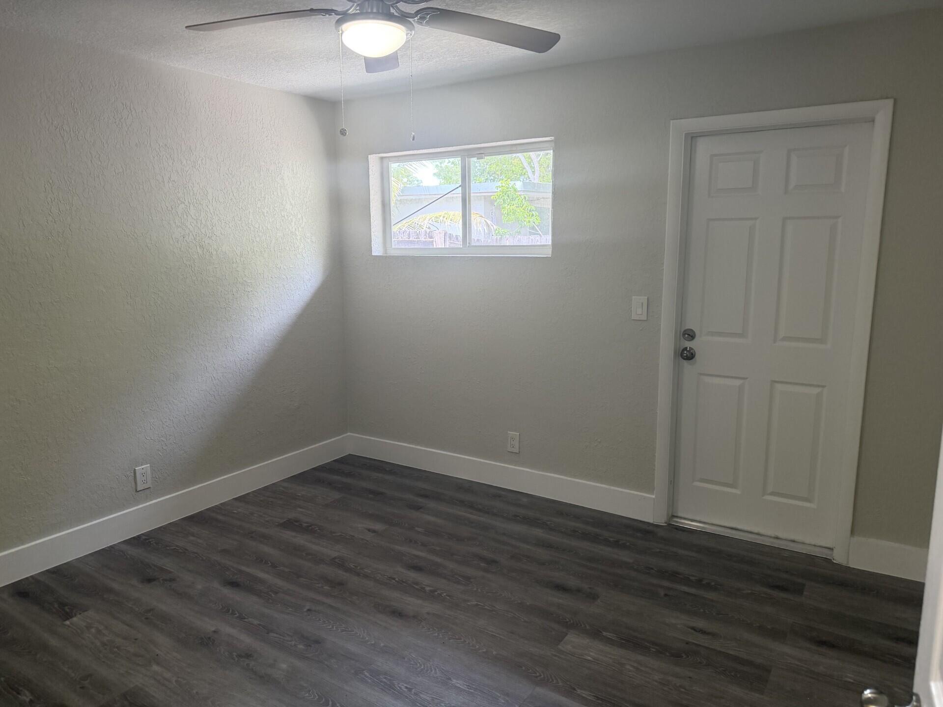 LAUDERDALE PARK 6-33 1/2 - Residential Lease