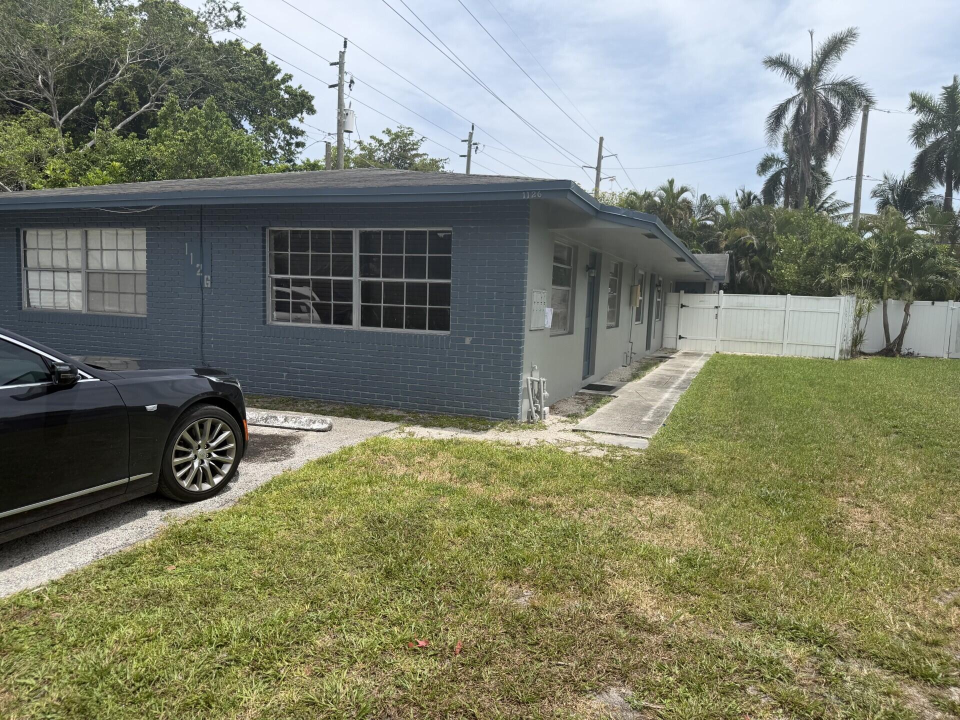 LAUDERDALE PARK 6-33 1/2 - Residential Lease