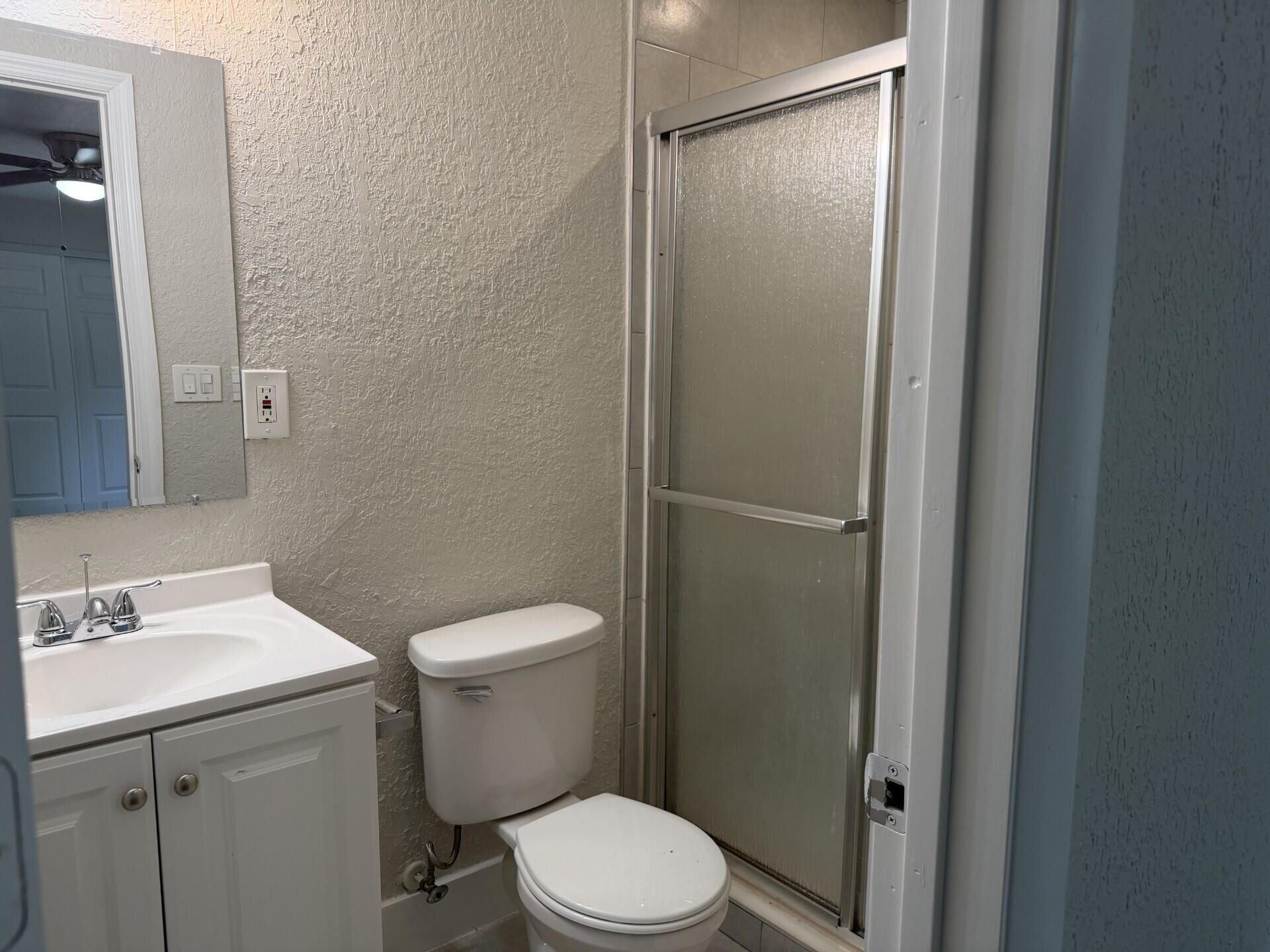 LAUDERDALE PARK 6-33 1/2 - Residential Lease
