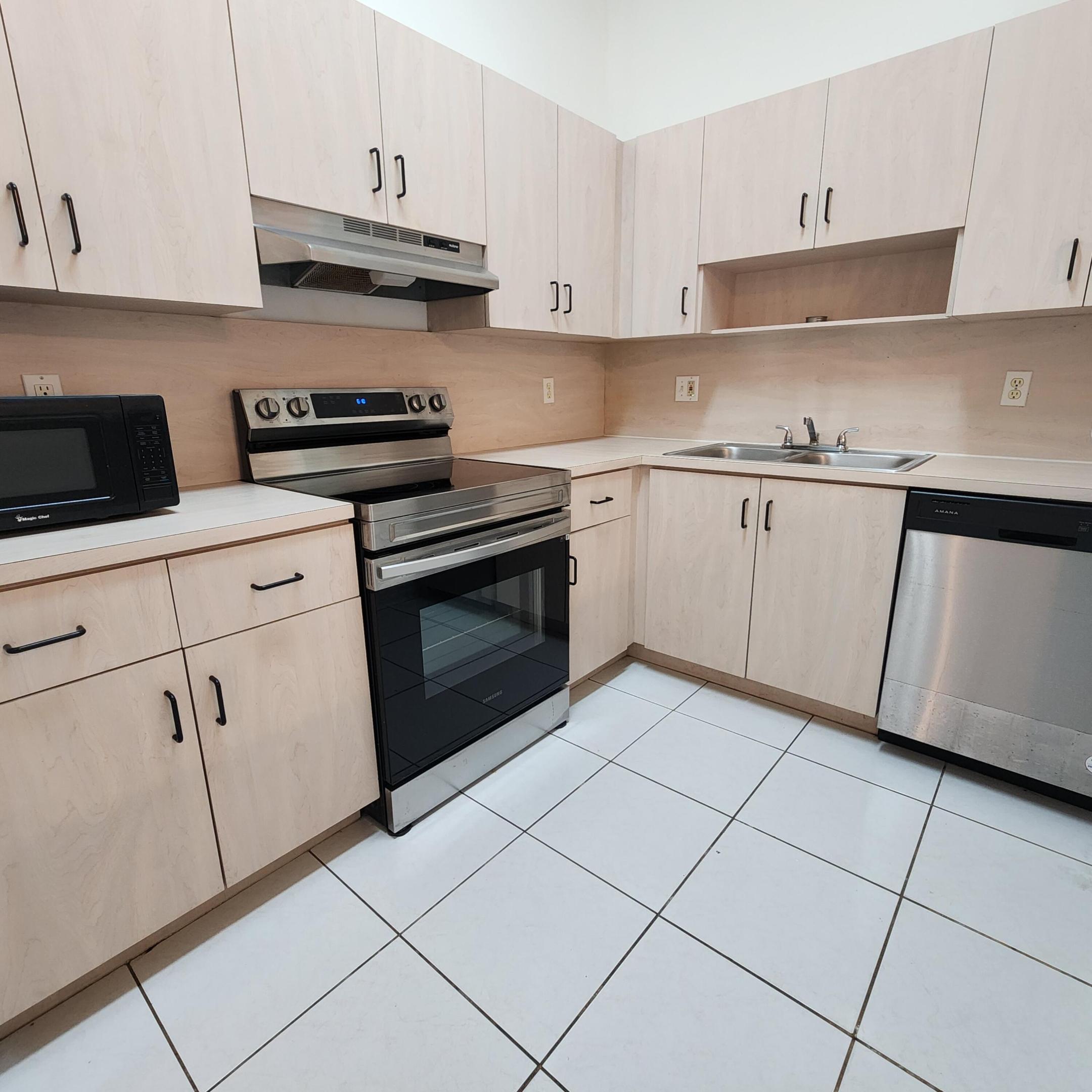 ROYAL PALM VILLAS CONDO - Residential Lease