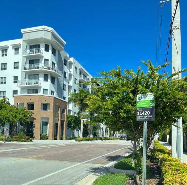 ROYAL PALM VILLAS CONDO - Residential Lease