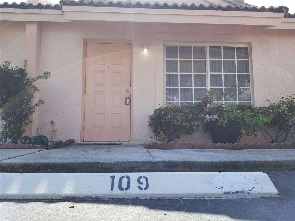 ROYAL PALM VILLAS CONDO - Residential Lease