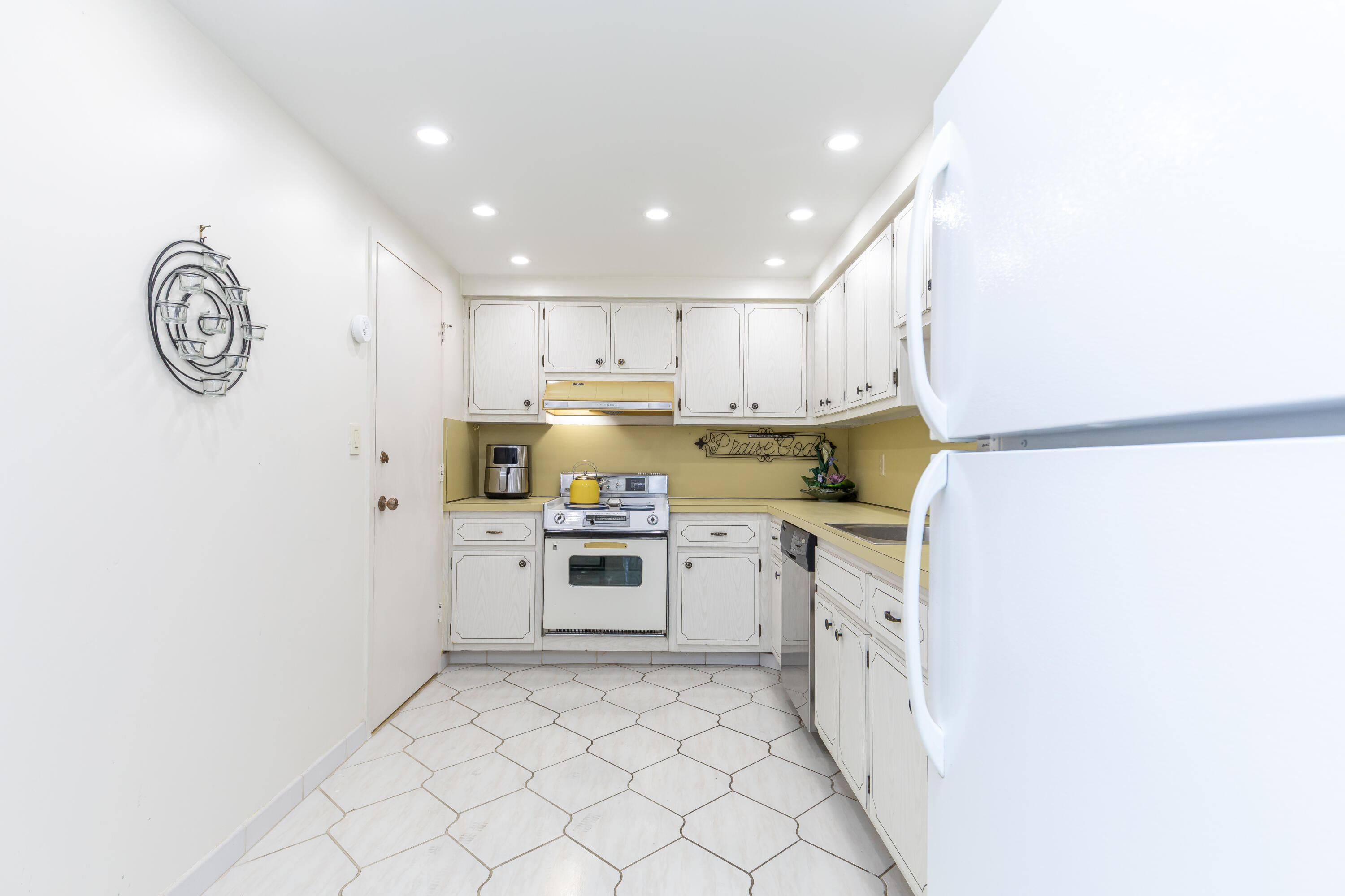 PARLIAMENT HOUSE CONDO - Residential