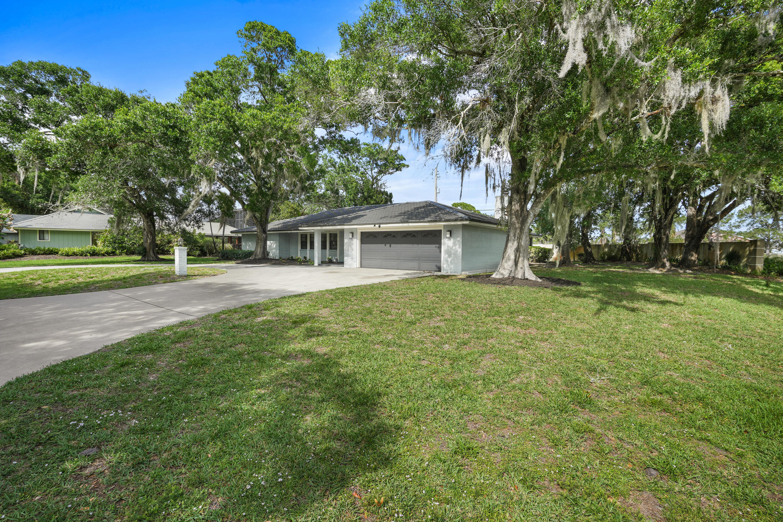 RIVERS EDGE - Residential