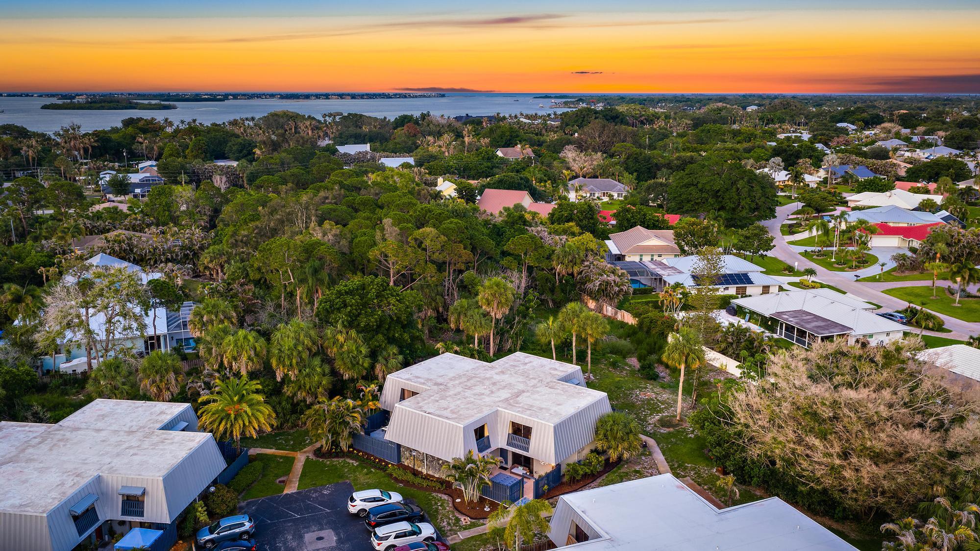 THE COURT YARDS CONDO - Residential