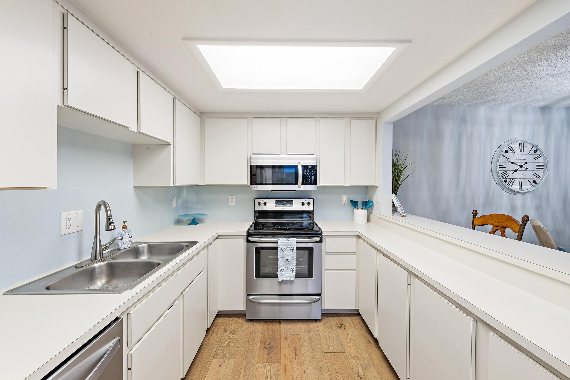 THE COURT YARDS CONDO - Residential
