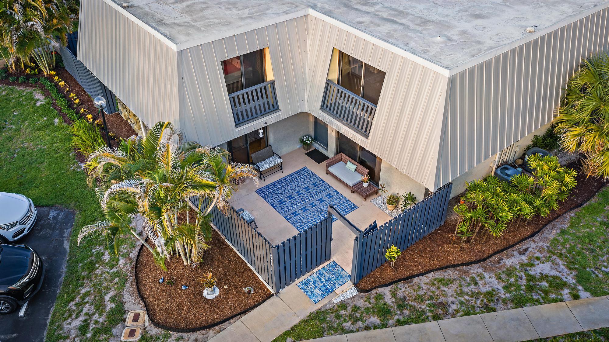 THE COURT YARDS CONDO - Residential