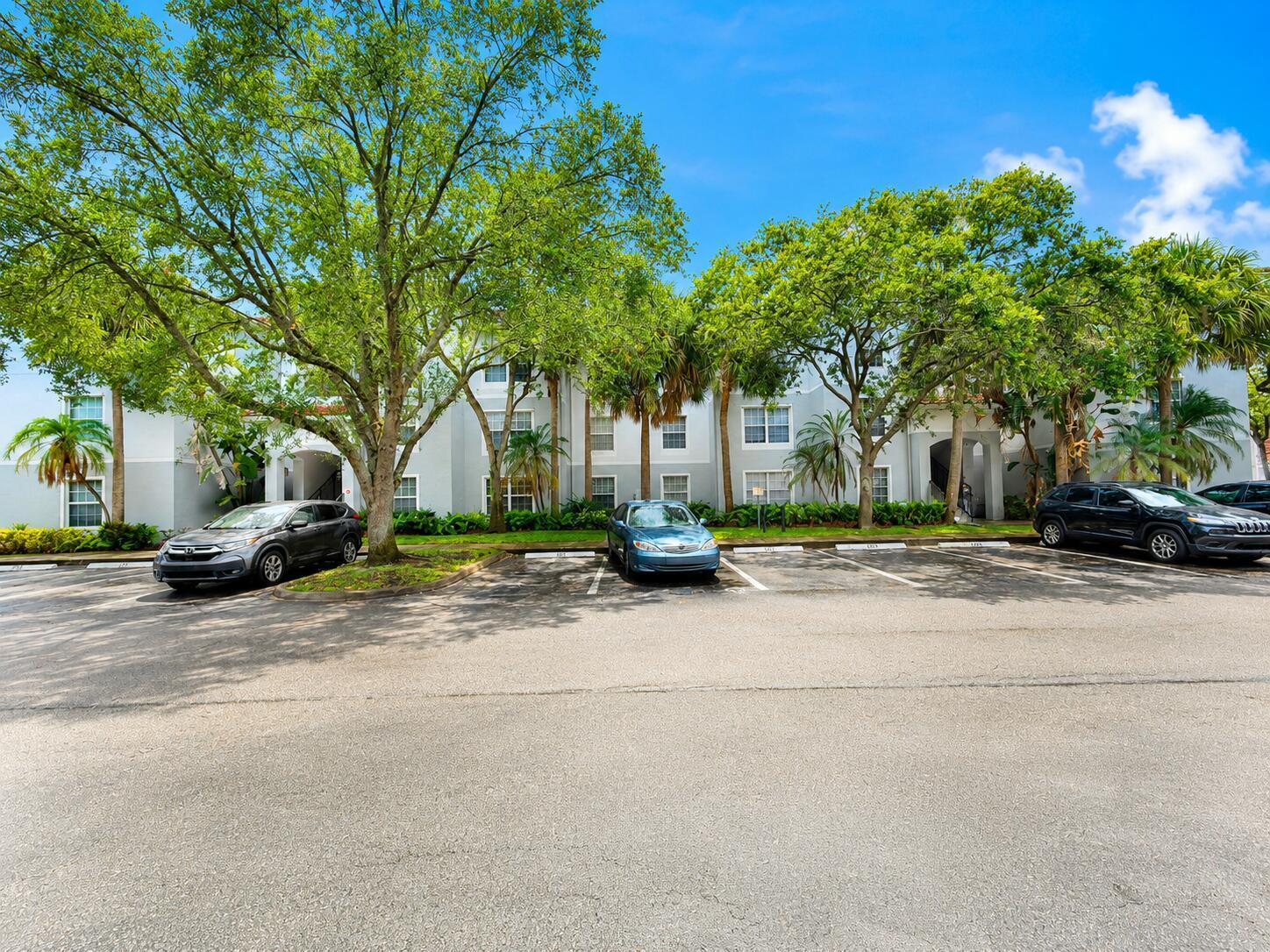 Spacious 2-bedroom, 2-bathroom residence at Courtney Park Apartments in Lake Worth. This unit features an open layout, private balcony, relaxing garden tub, and ample storage space throughout. In-unit washer and dryer included for added convenience.  Community amenities include a swimming pool and fitness center. Conveniently located near shopping, dining, major roadways, and area beaches, with access to everyday conveniences and local attractions.