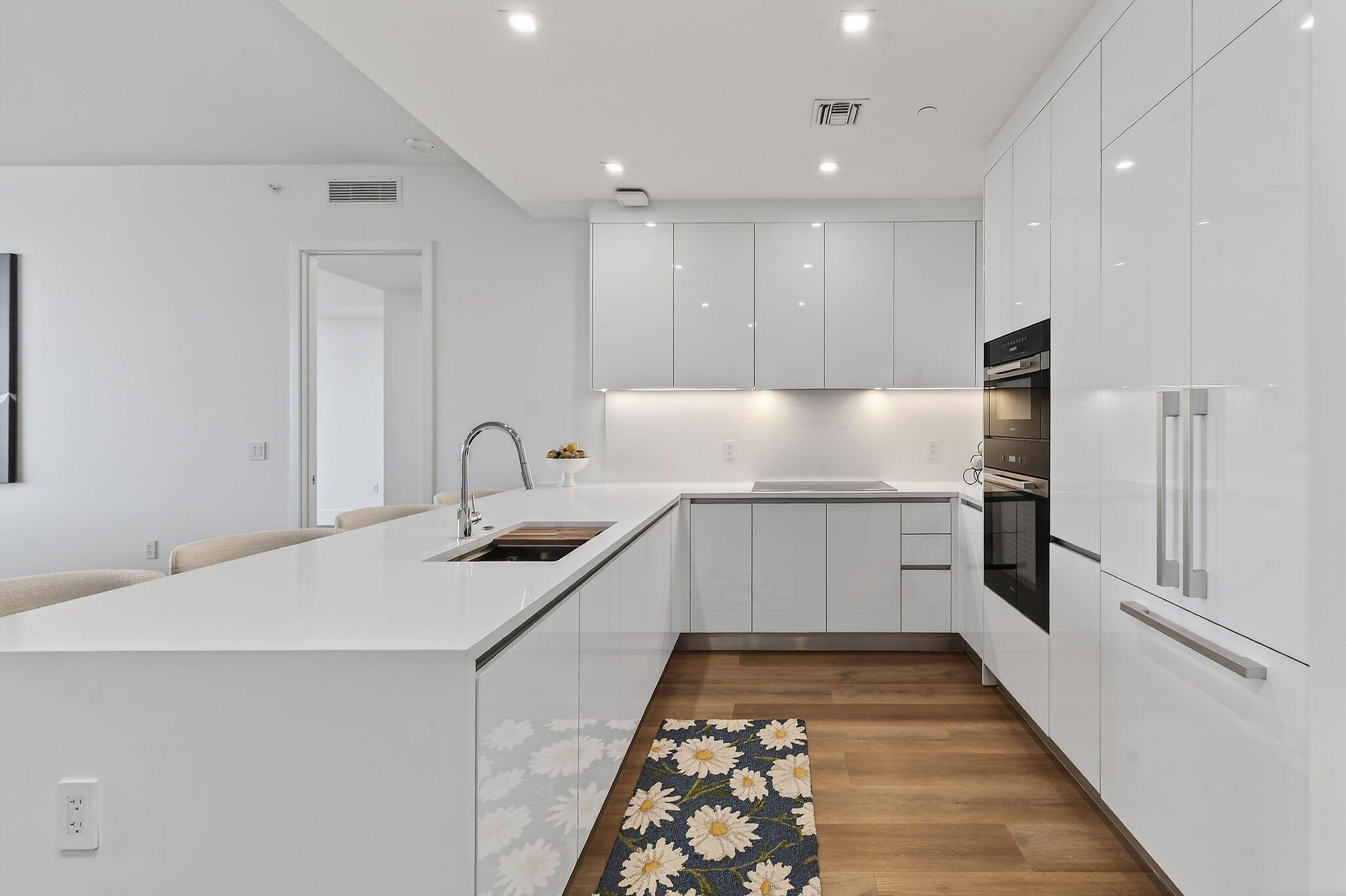 NAUTILUS 220 CONDO - Residential