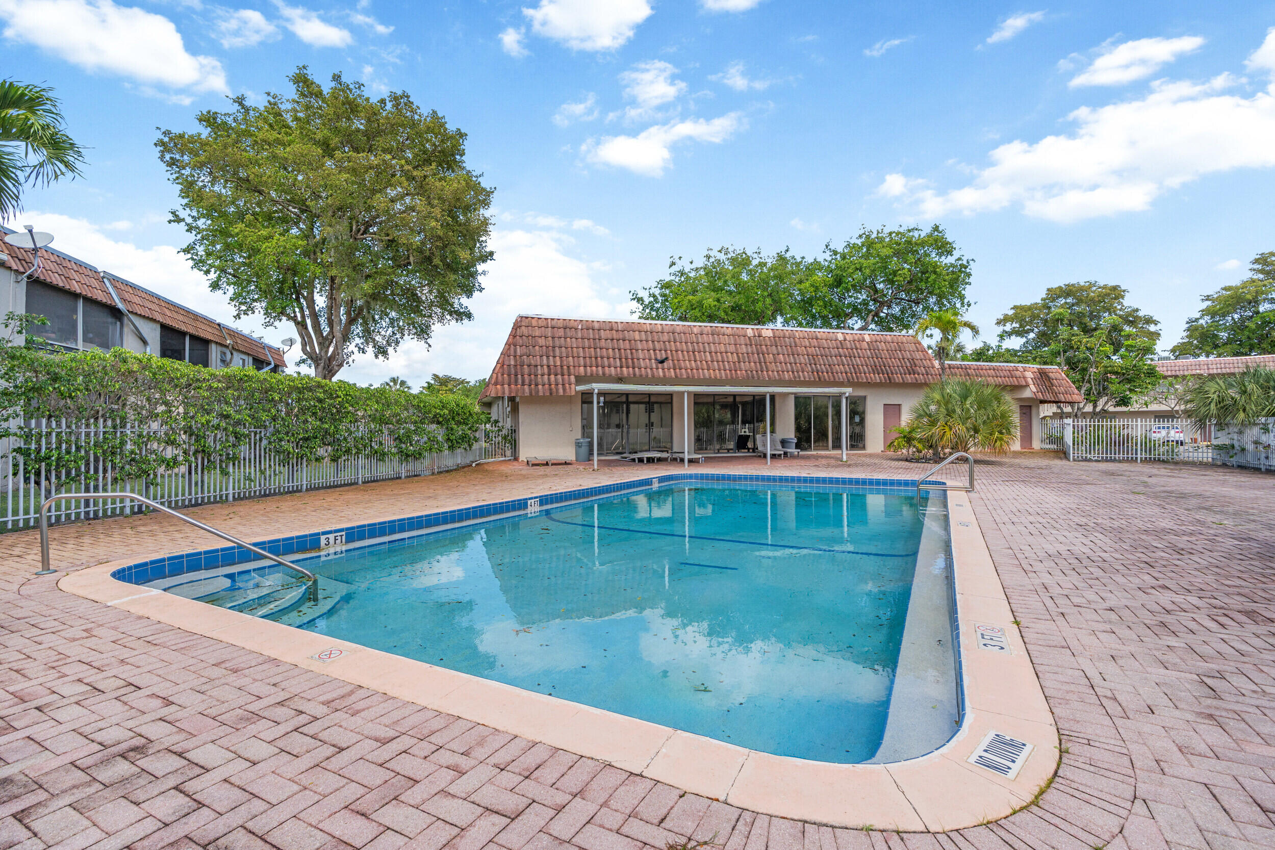 GATELAND VILLAGE SEC C CONDO - Residential
