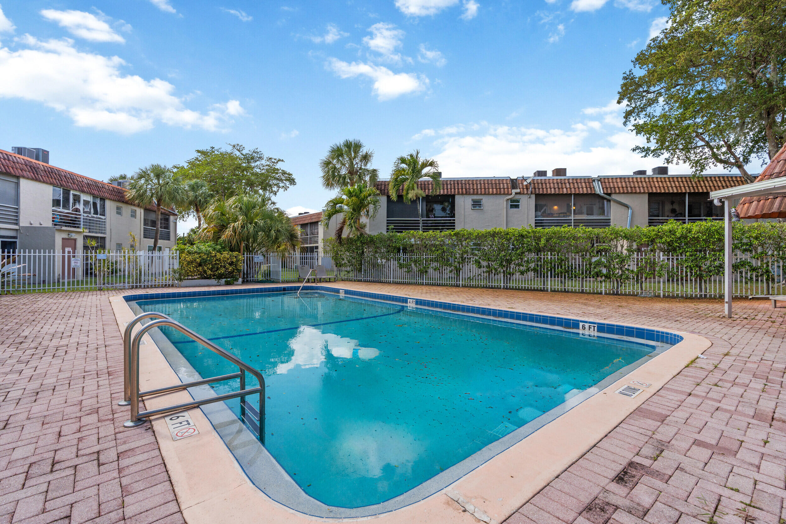 GATELAND VILLAGE SEC C CONDO - Residential