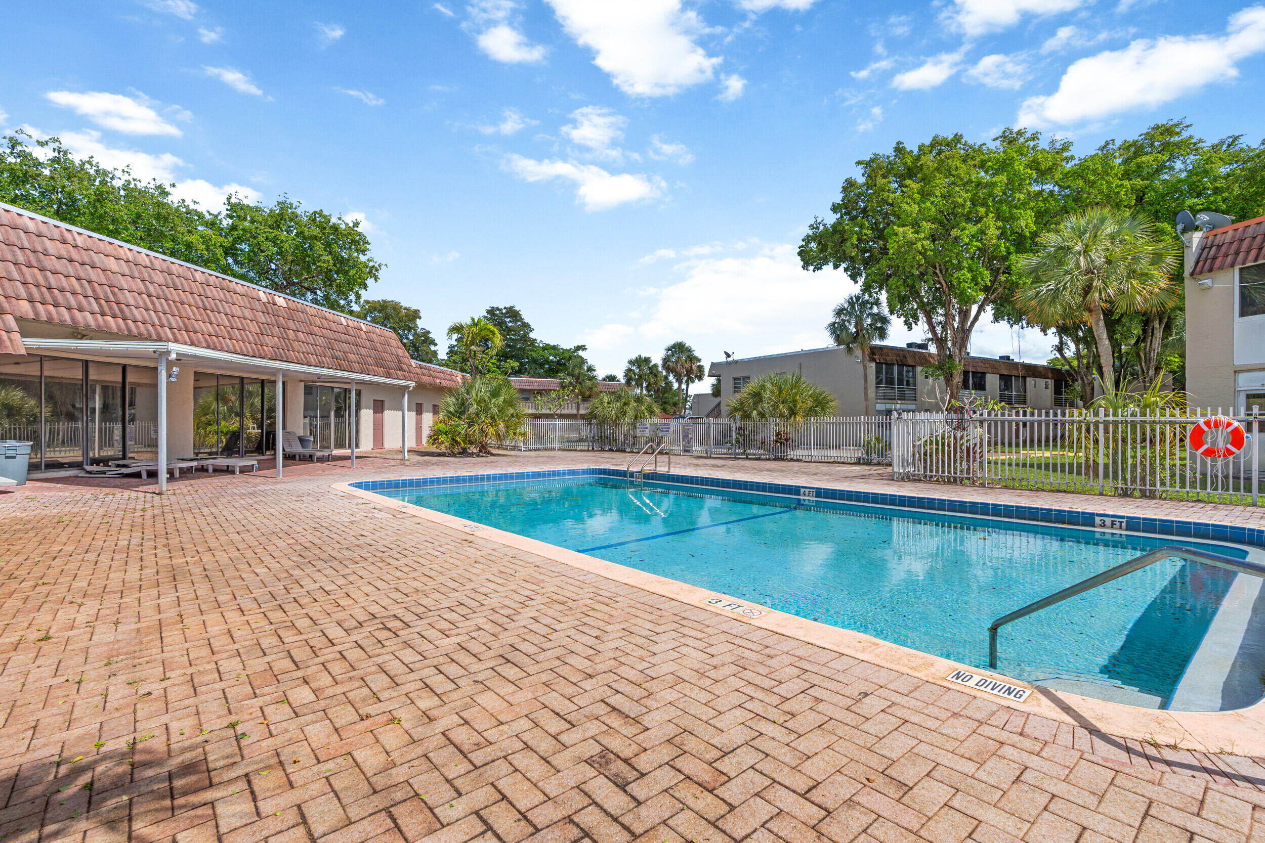 GATELAND VILLAGE SEC C CONDO - Residential