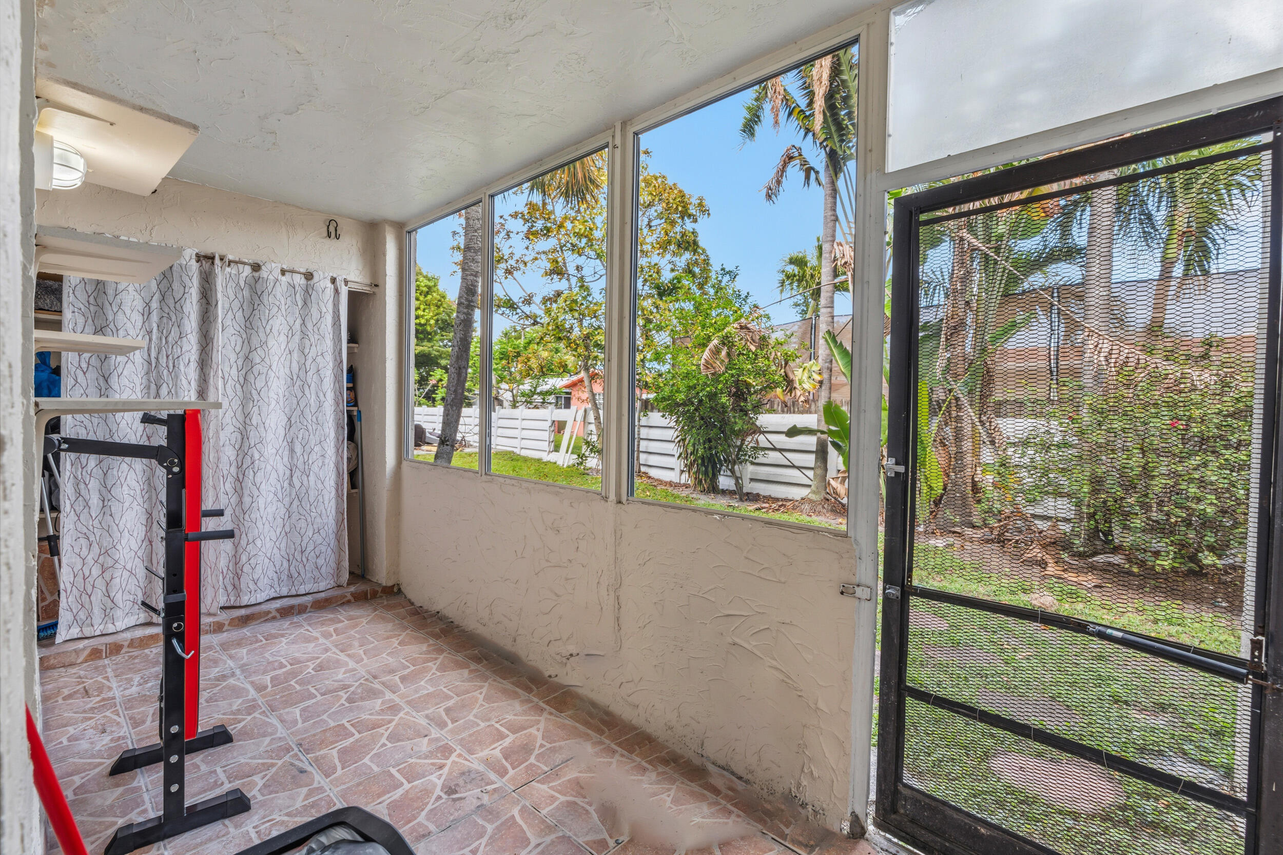 GATELAND VILLAGE SEC C CONDO - Residential