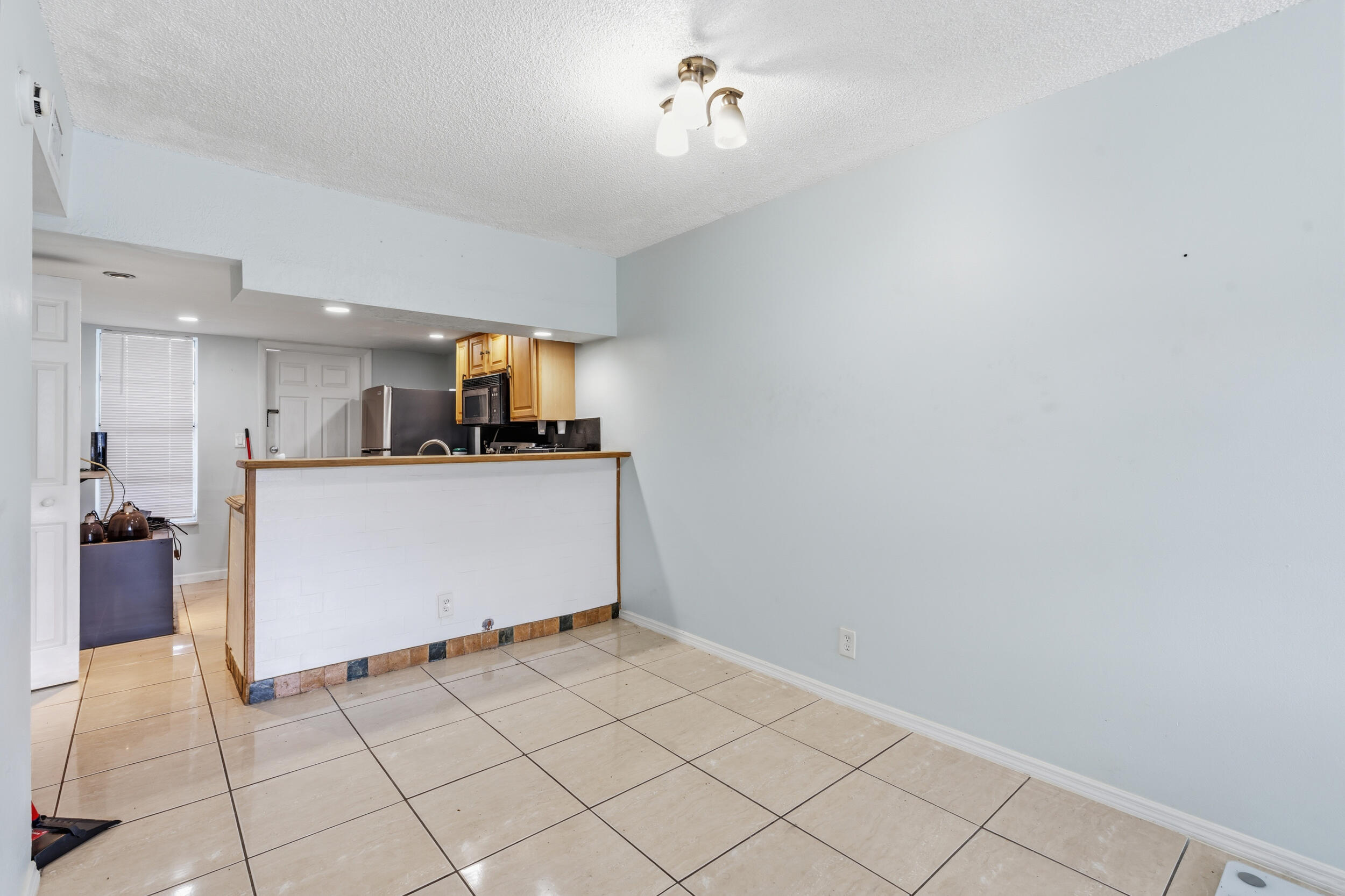 GATELAND VILLAGE SEC C CONDO - Residential