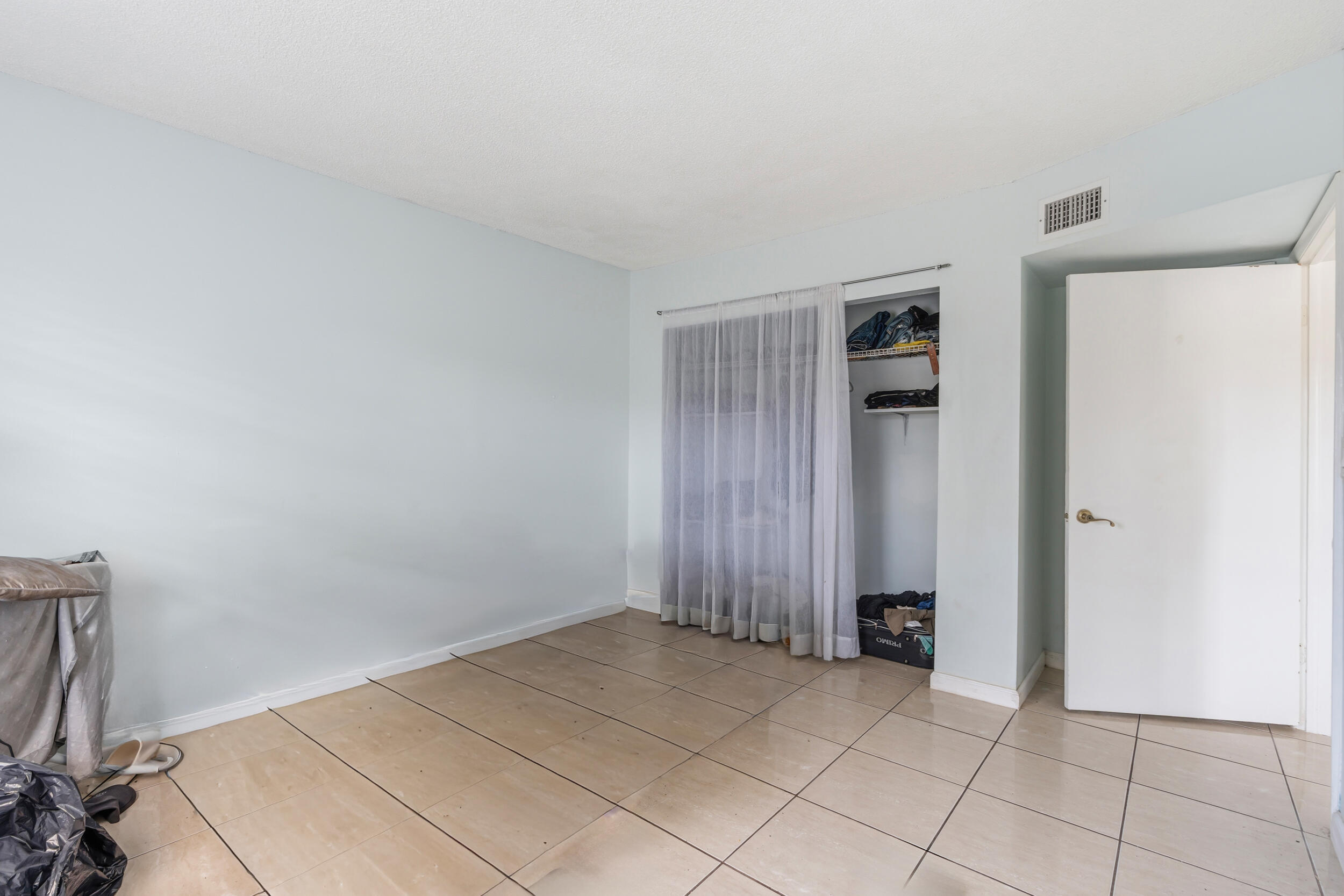 GATELAND VILLAGE SEC C CONDO - Residential