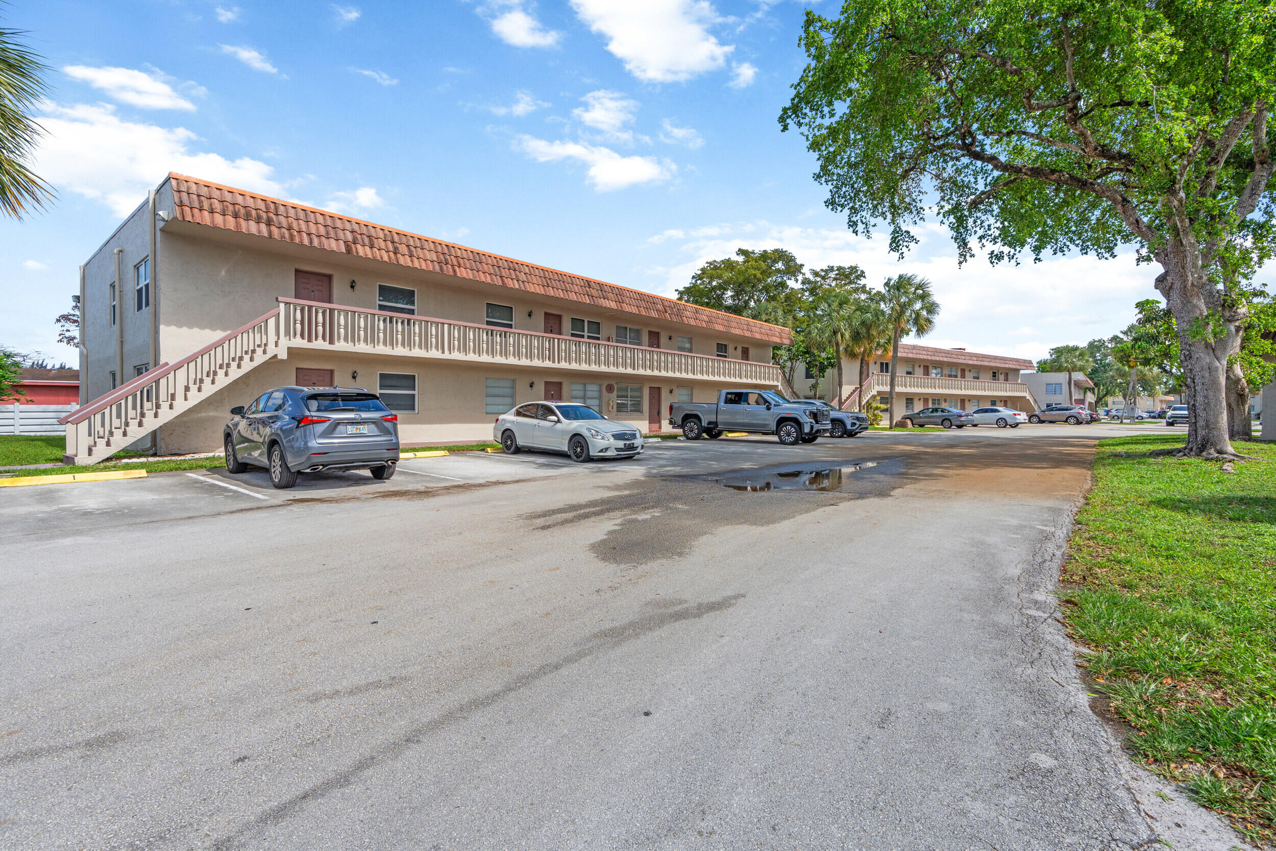 GATELAND VILLAGE SEC C CONDO - Residential