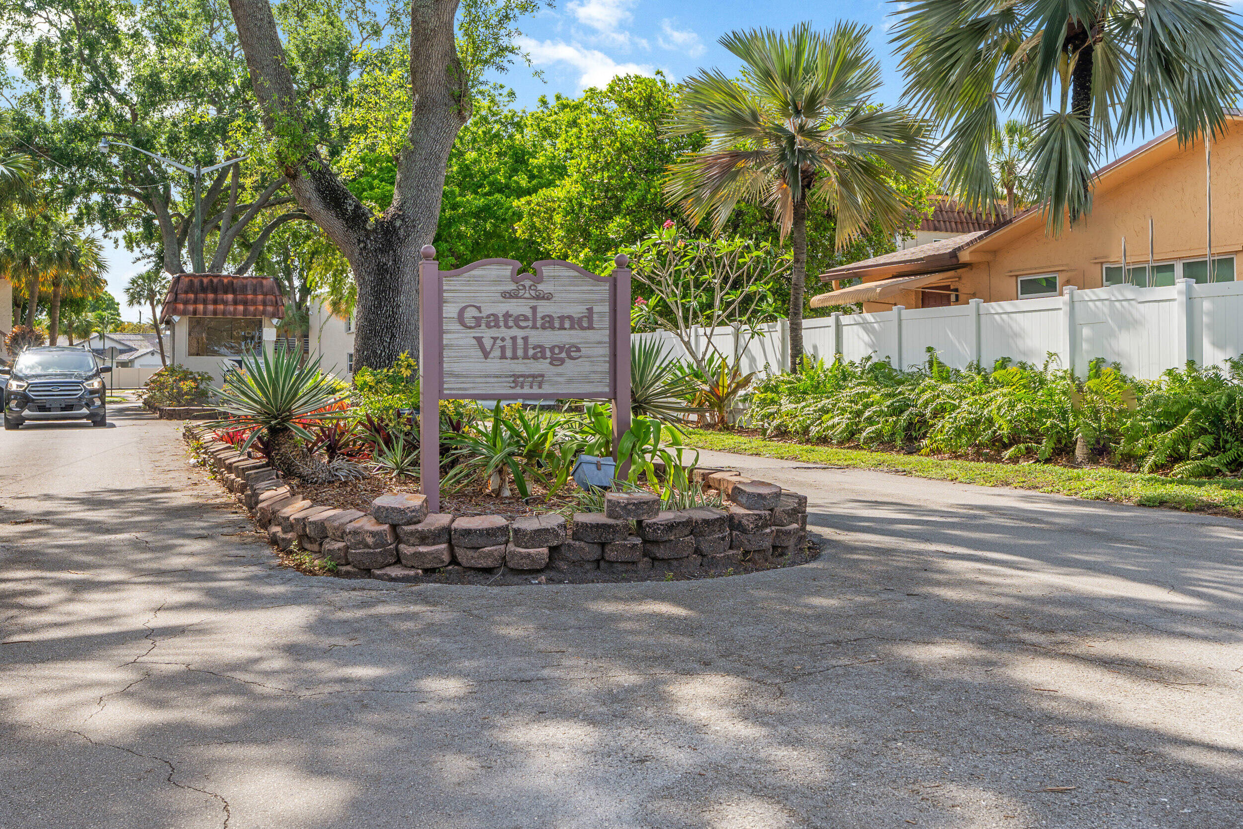 GATELAND VILLAGE SEC C CONDO - Residential