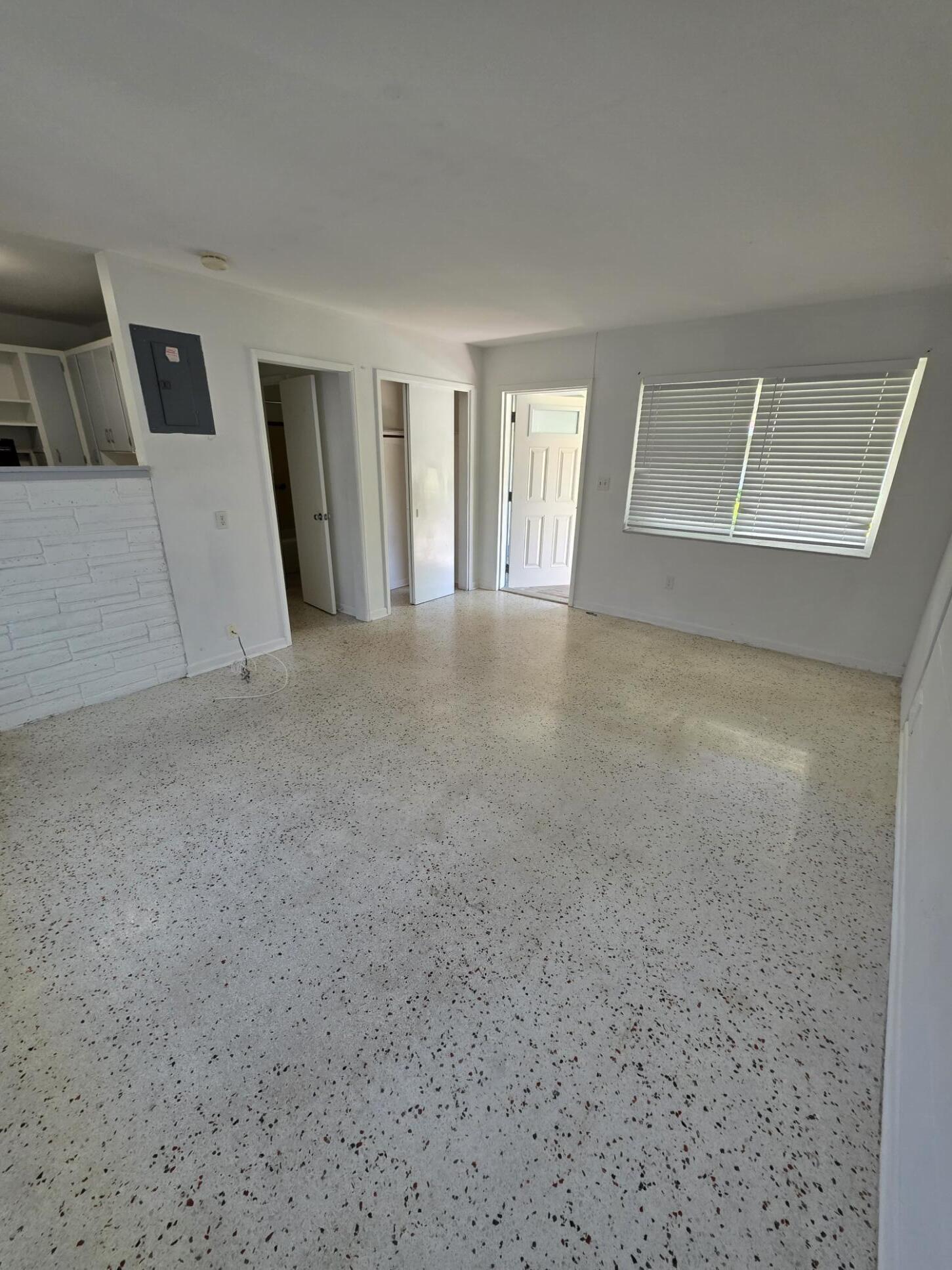 YACHT HARBOR - Residential Lease