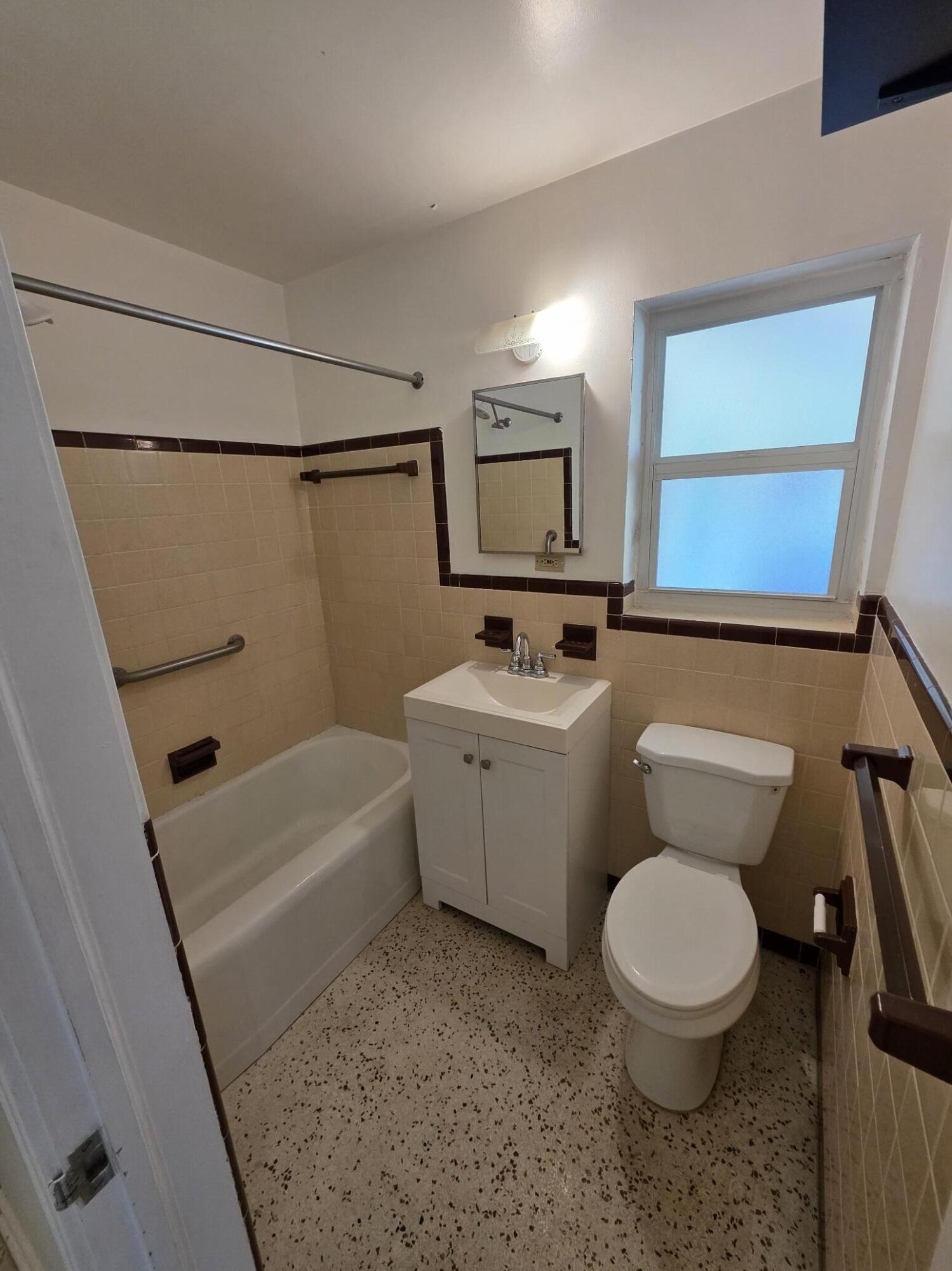 YACHT HARBOR - Residential Lease