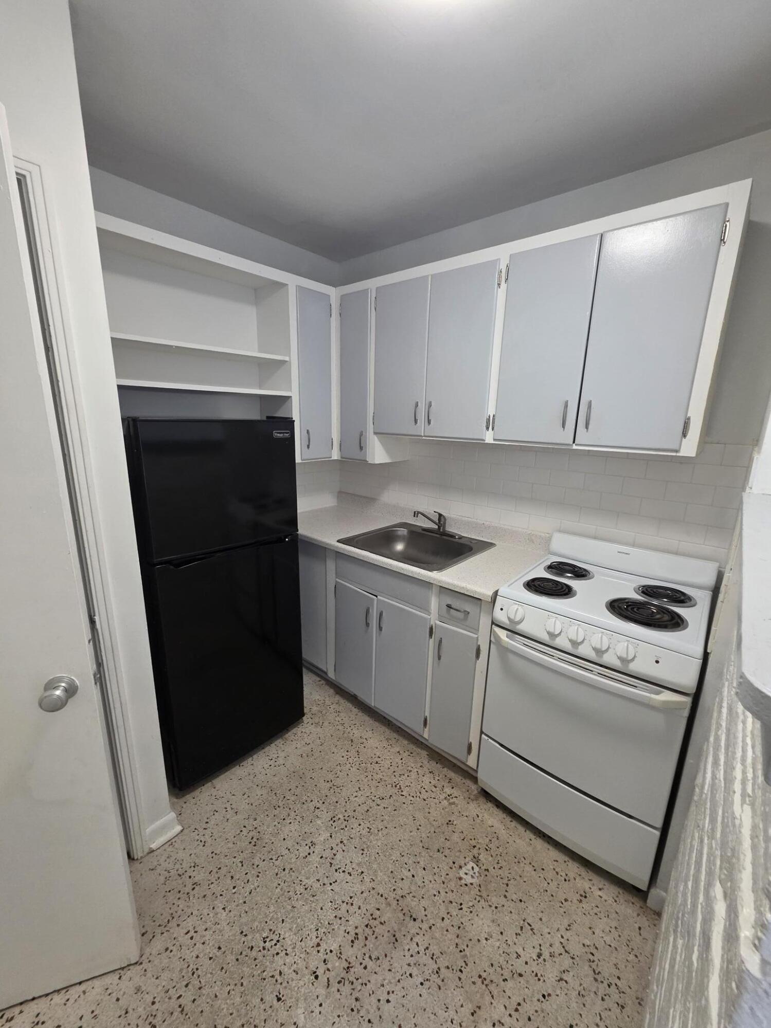 YACHT HARBOR - Residential Lease