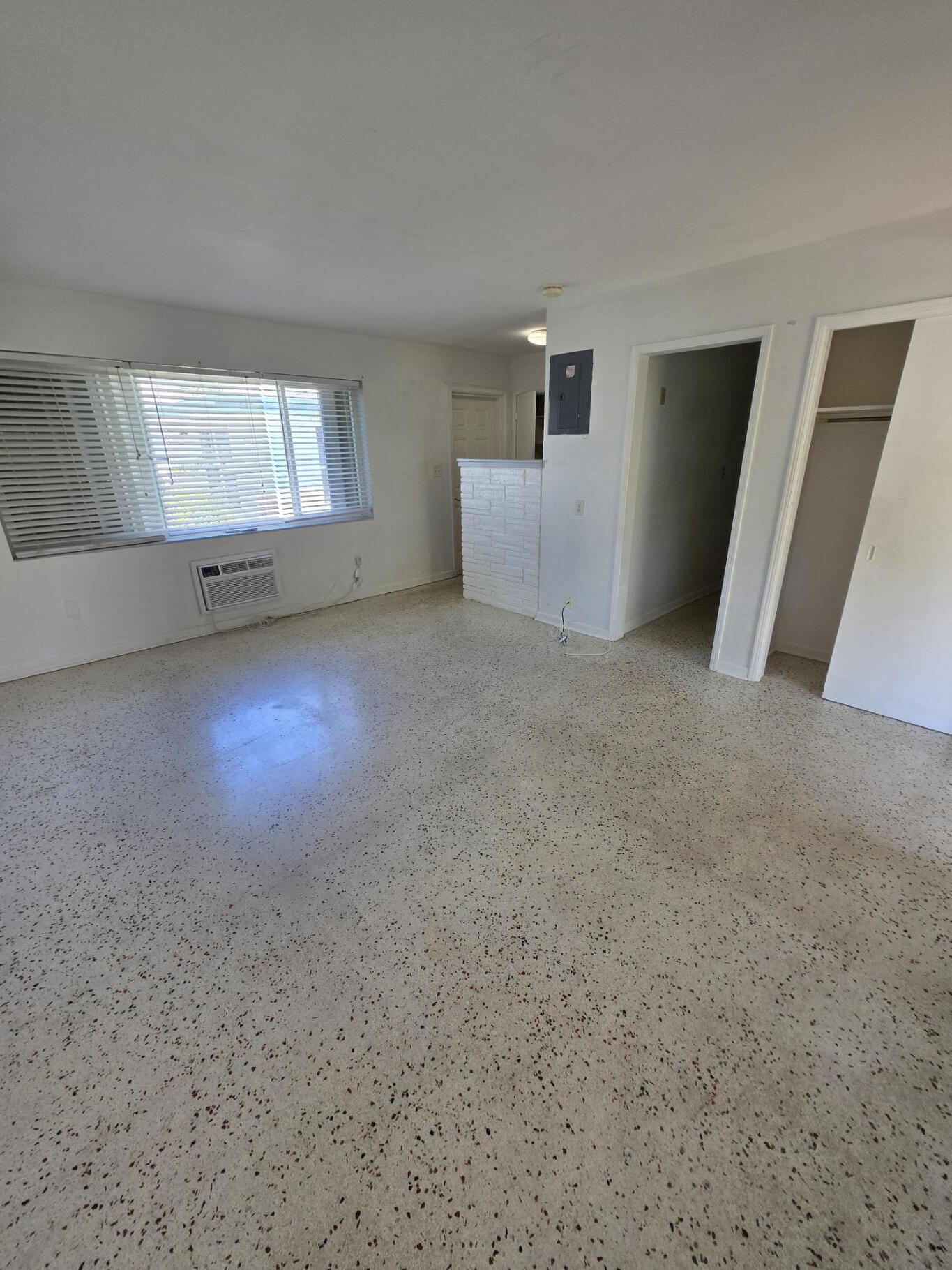 YACHT HARBOR - Residential Lease