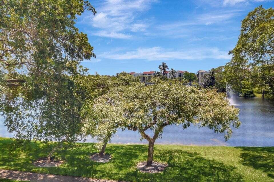 LAKESIDE CONDO - Residential