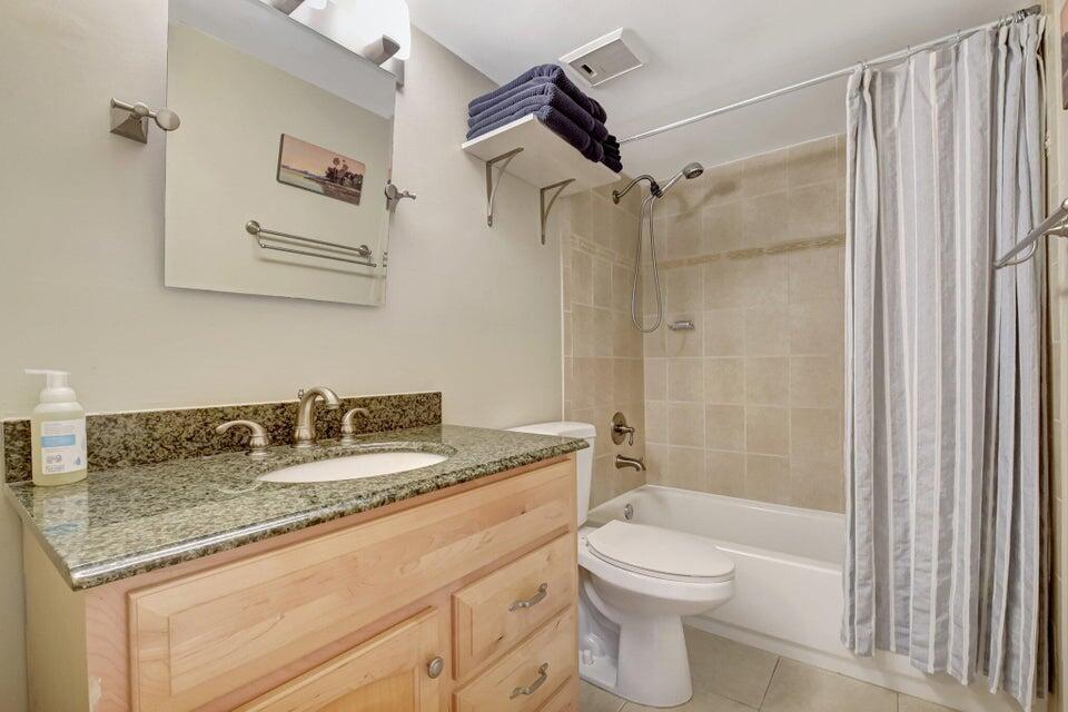 LAKESIDE CONDO - Residential