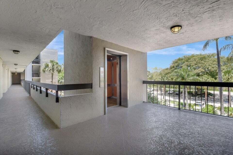 LAKESIDE CONDO - Residential