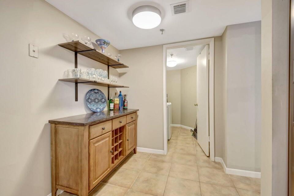 LAKESIDE CONDO - Residential