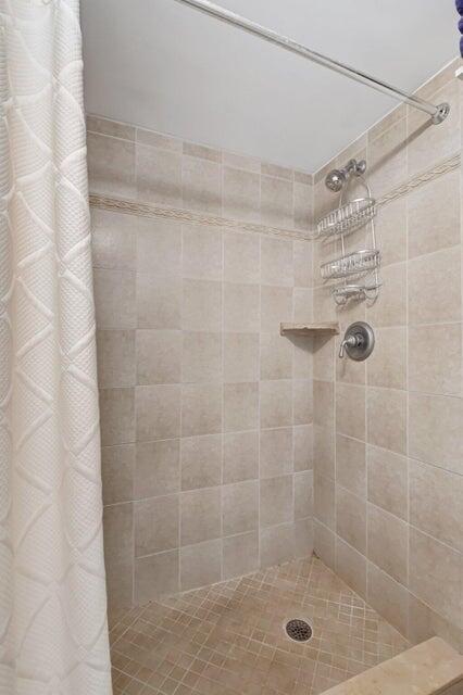 LAKESIDE CONDO - Residential