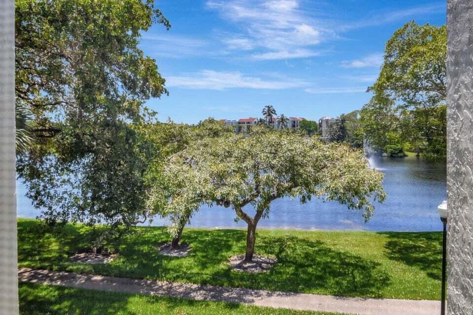 LAKESIDE CONDO - Residential